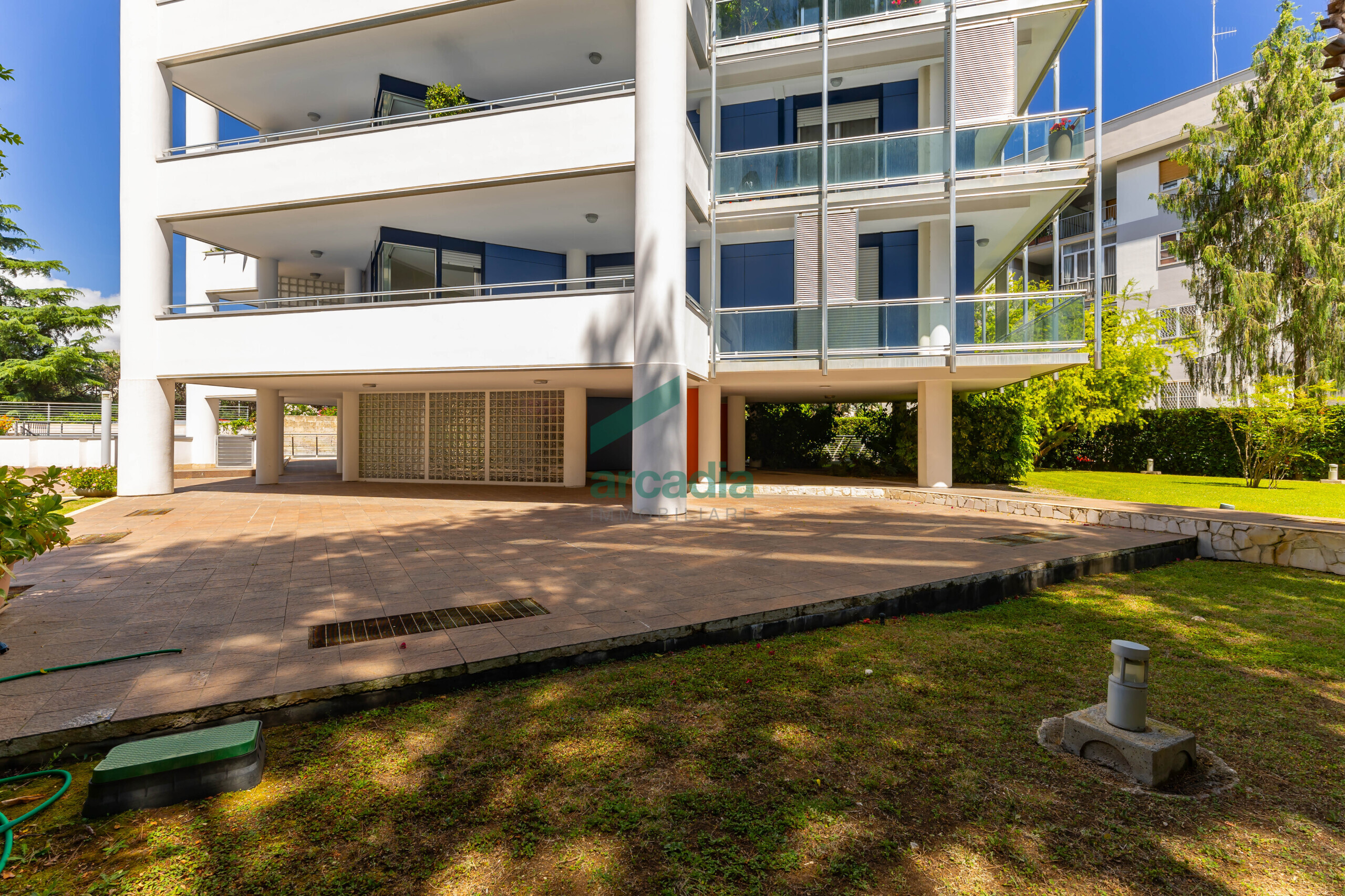 Quadrilocale con giardino in viale louis pasteur 15a, Bari
