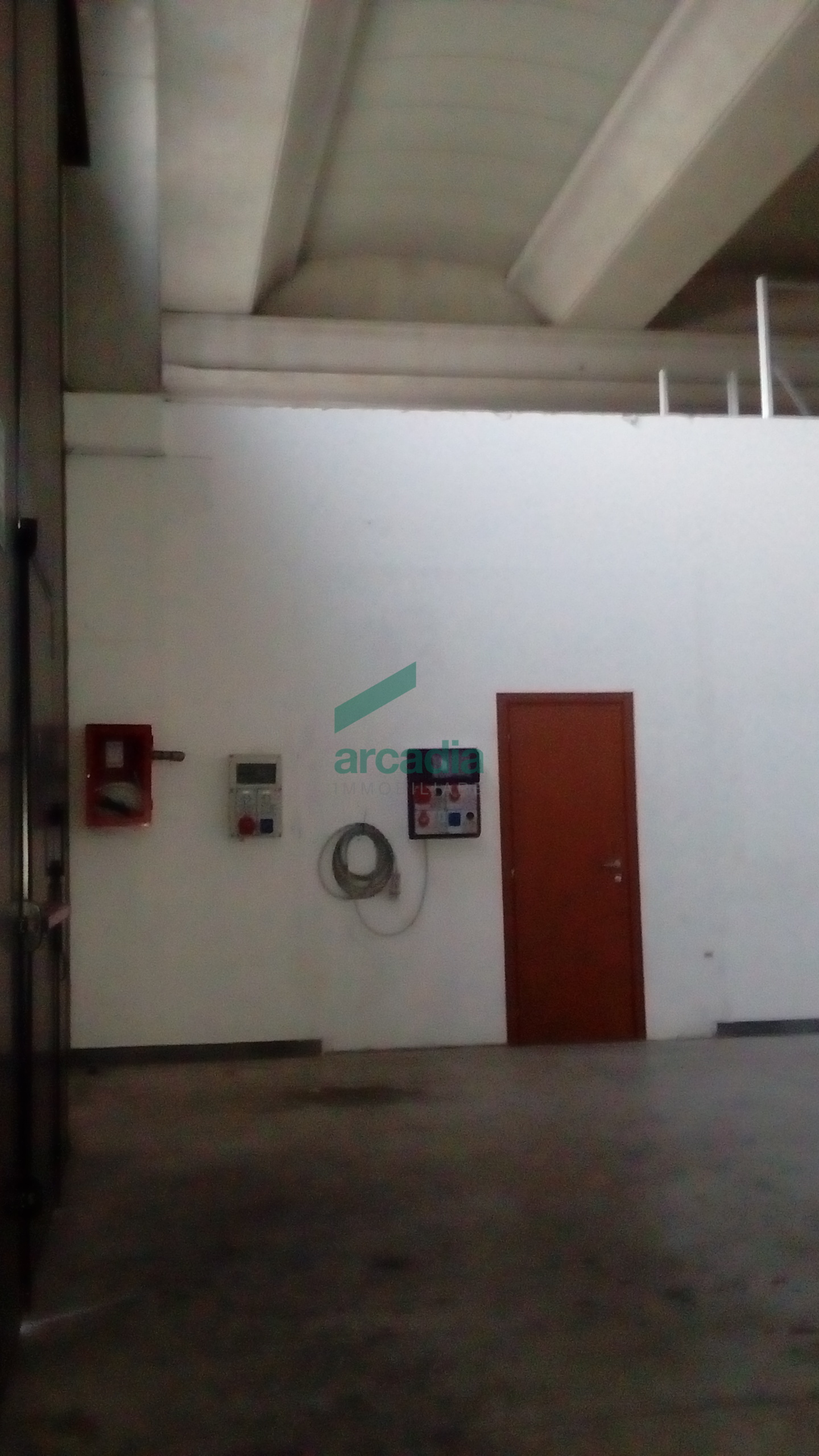 Capannone in affitto in via ii tratto e inizio statale 98 modugno 83/q, Modugno