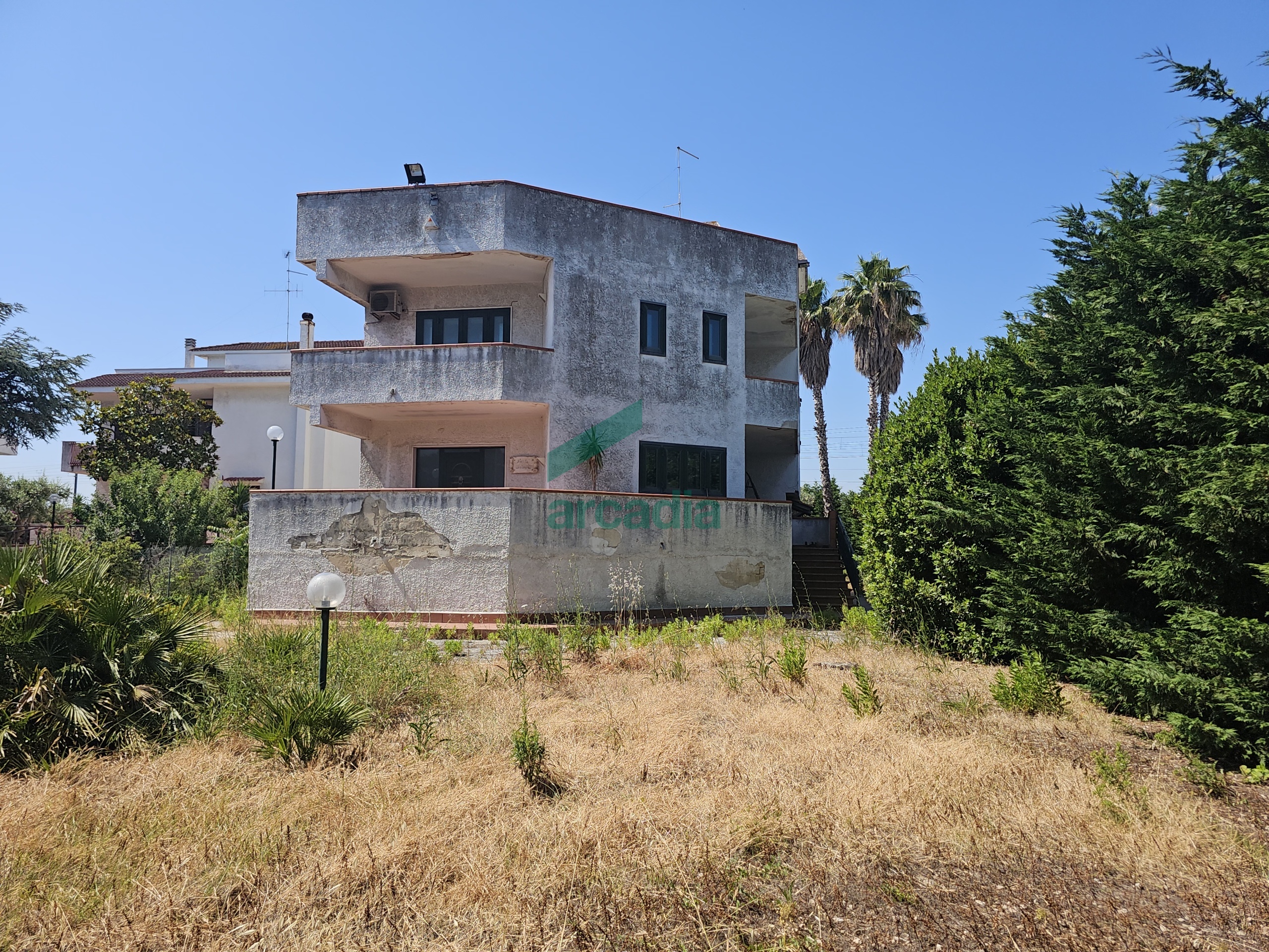 Villa con giardino in via nazionale 8/h, Bari