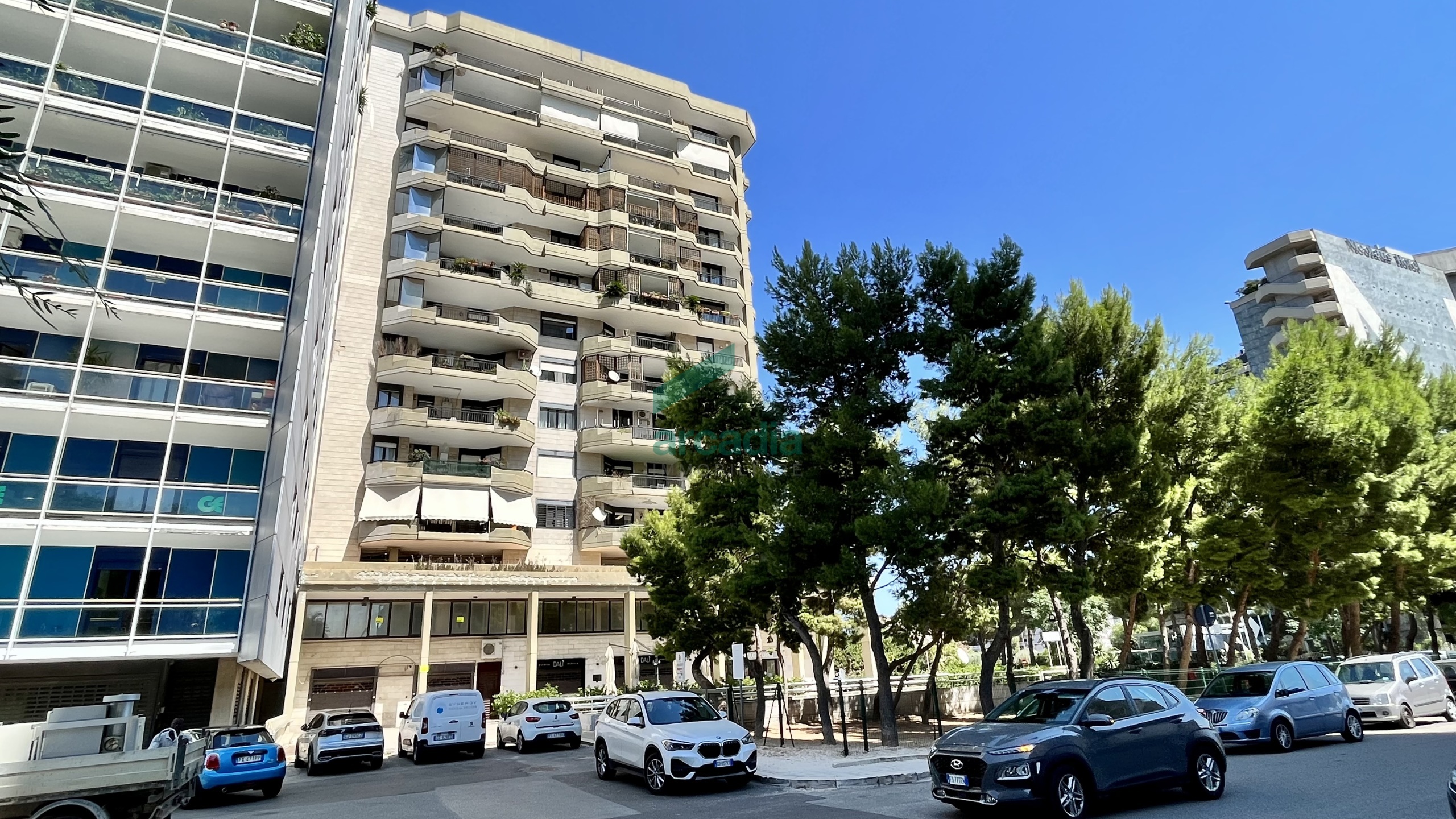 Locale commerciale da ristrutturare in via salvatore matarrese, Bari