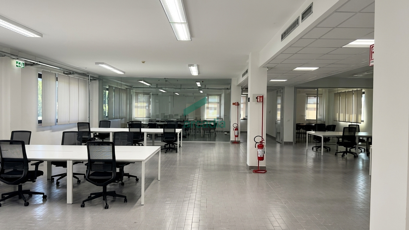 Ufficio a basso consumo in via saverio milella 2/bis, Bari