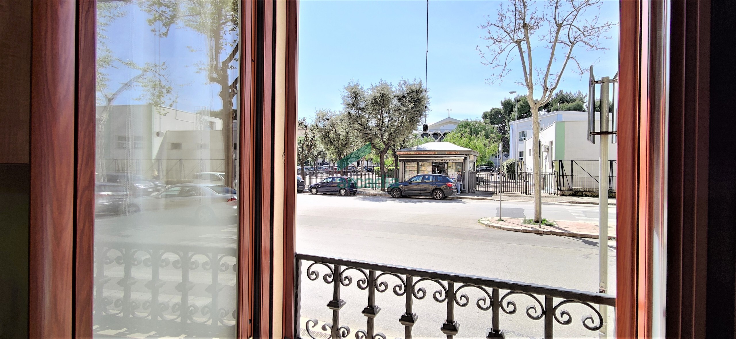 Trilocale ristrutturato in via peucetia 72, Bari