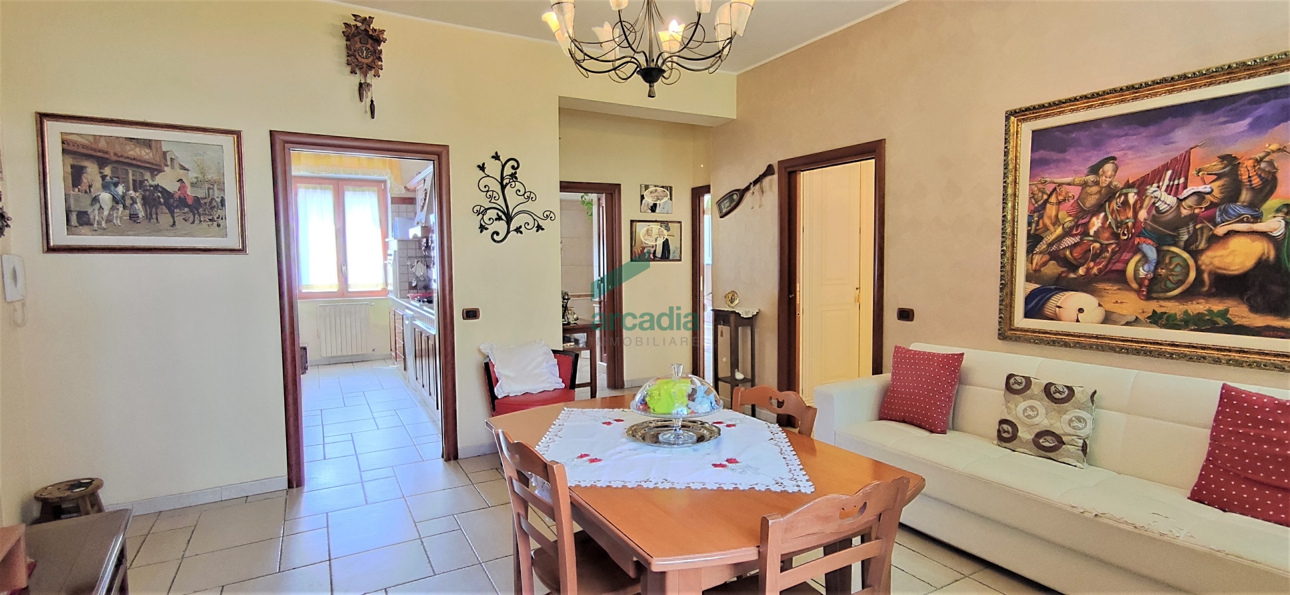 Trilocale ristrutturato in via peucetia 72, Bari