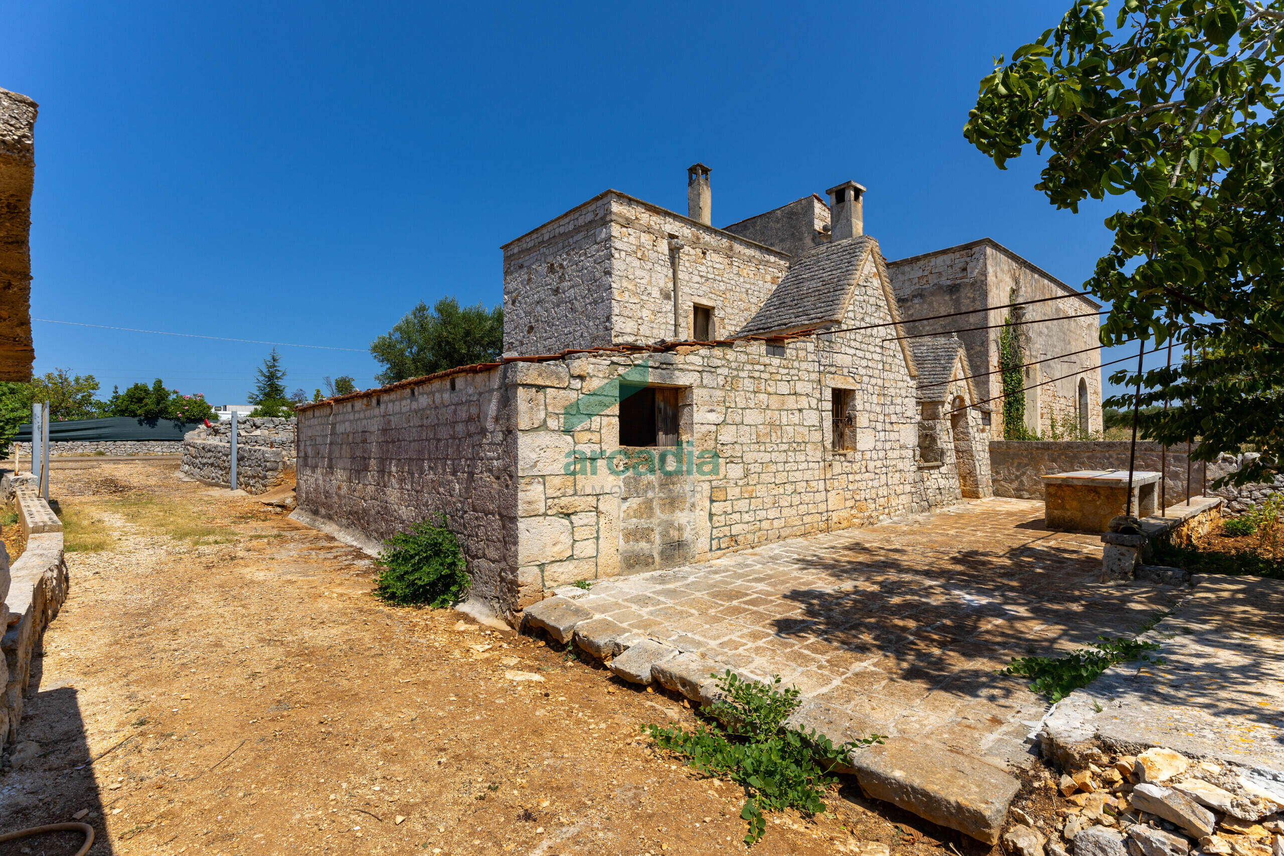Casa indipendente con giardino in sp32 68, Putignano