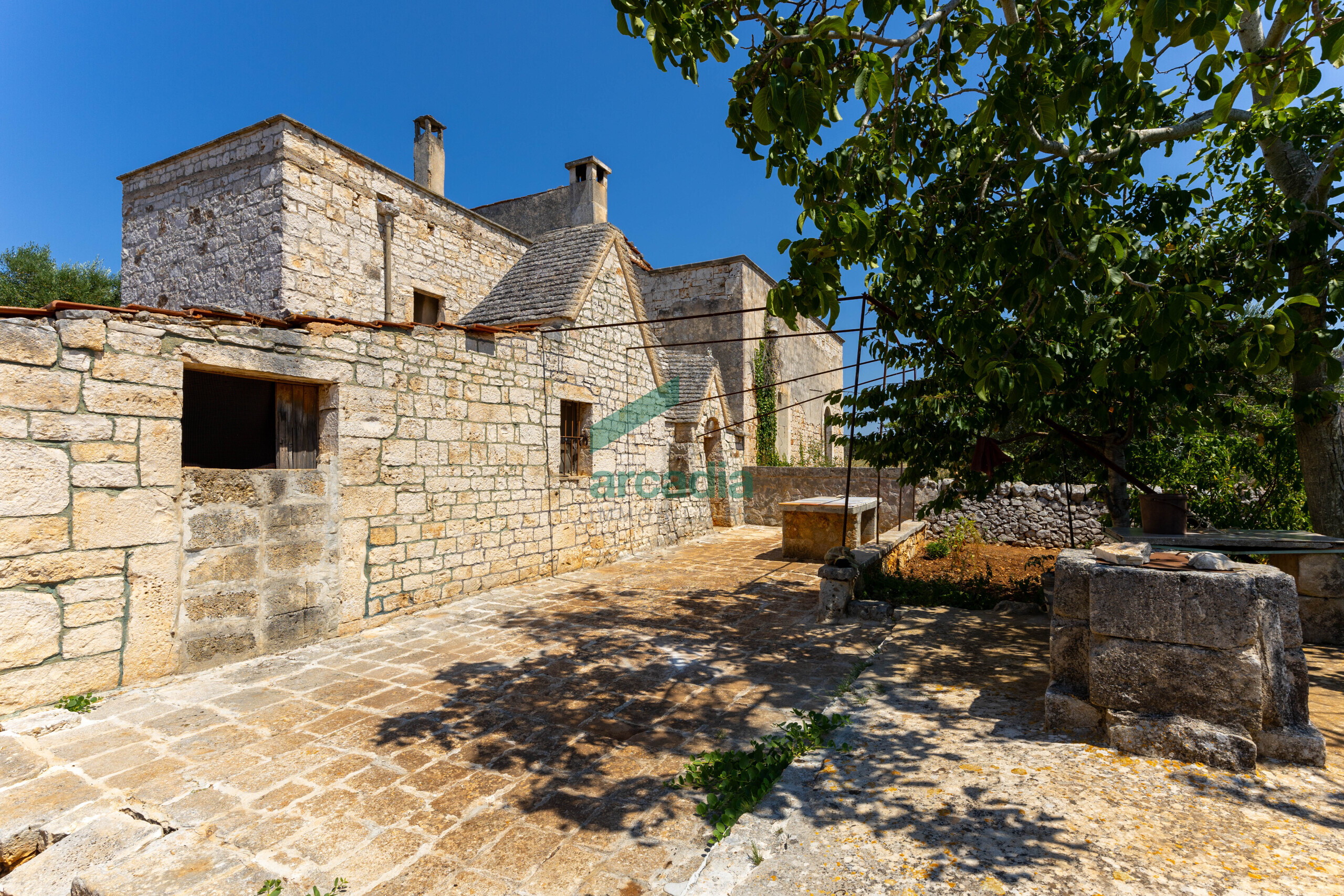 Casa indipendente con giardino in sp32 68, Putignano