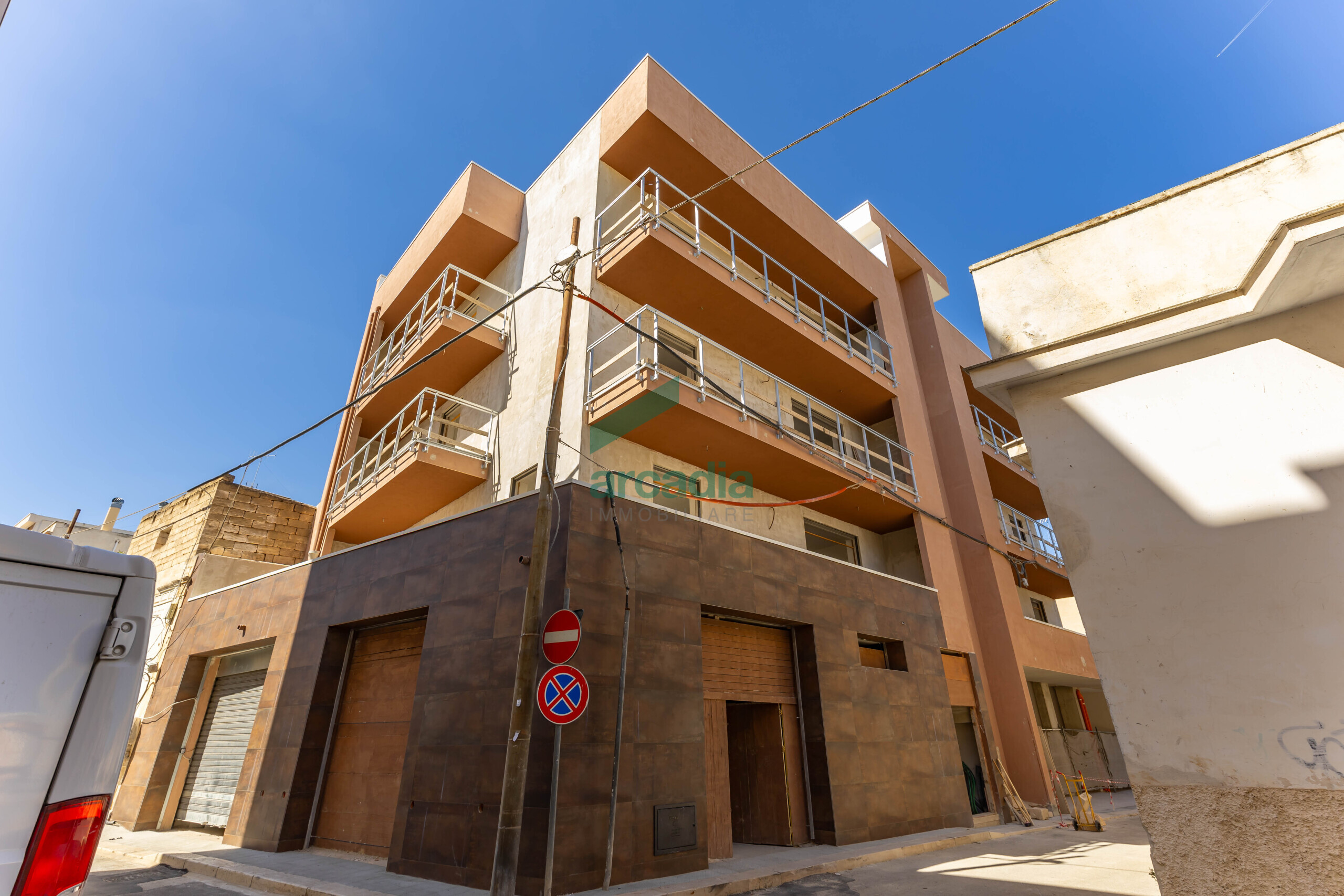 Trilocale con terrazzo in via istria 2, Bitritto