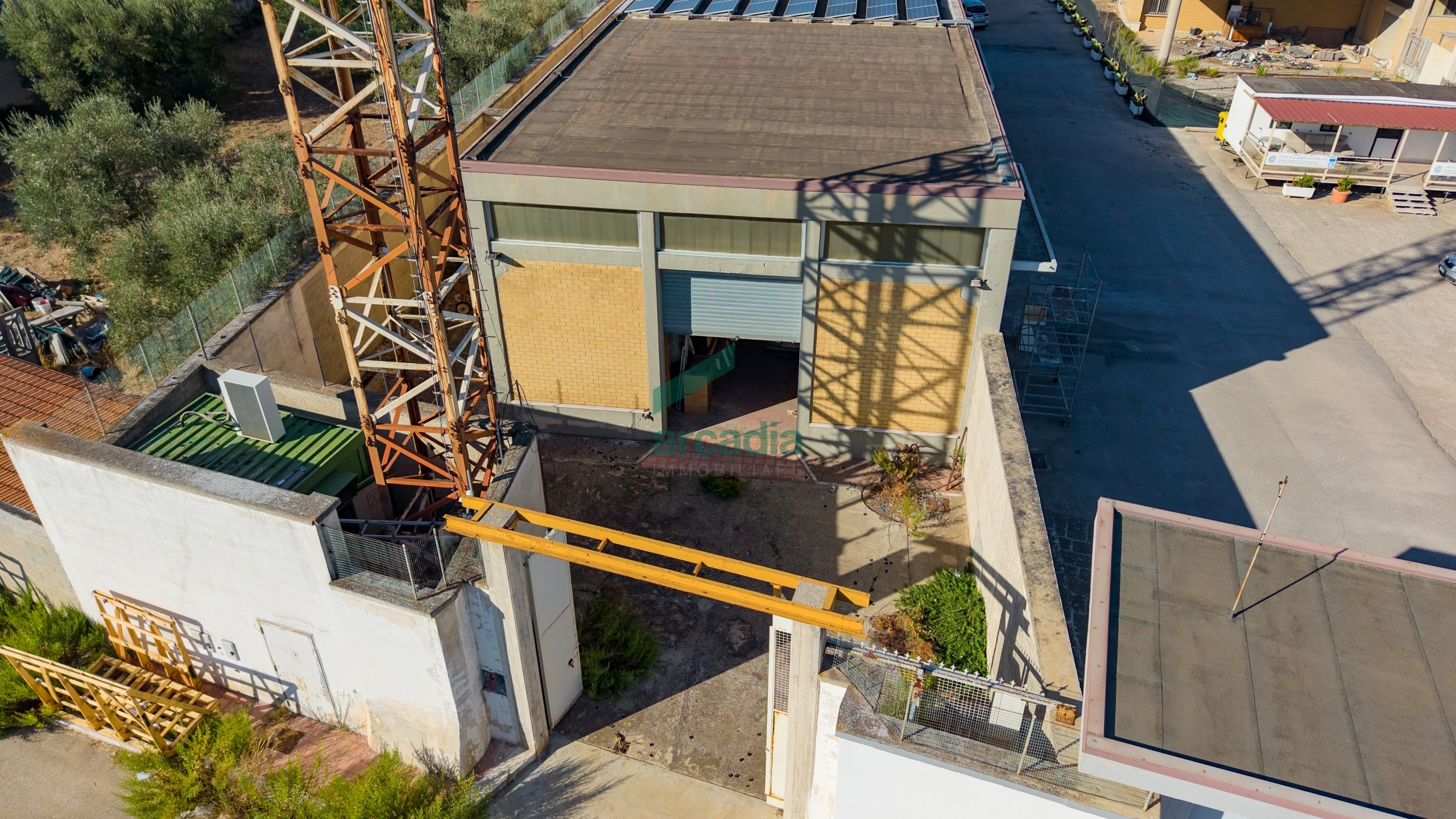 Capannone da ristrutturare in strada privata deserto 40/a, Bari