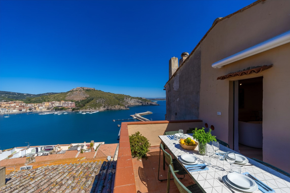 Appartamento con terrazzo in via parrocchiale 2a, Monte Argentario