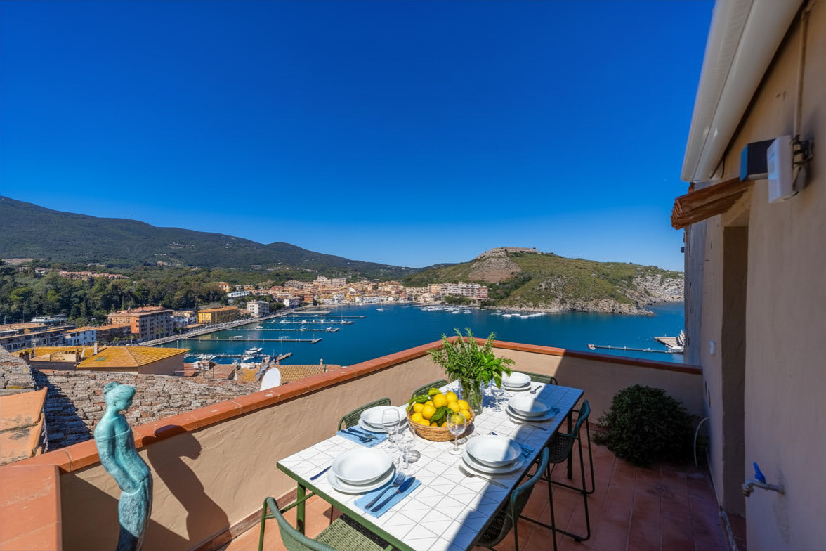 Appartamento con terrazzo in via parrocchiale 2a, Monte Argentario