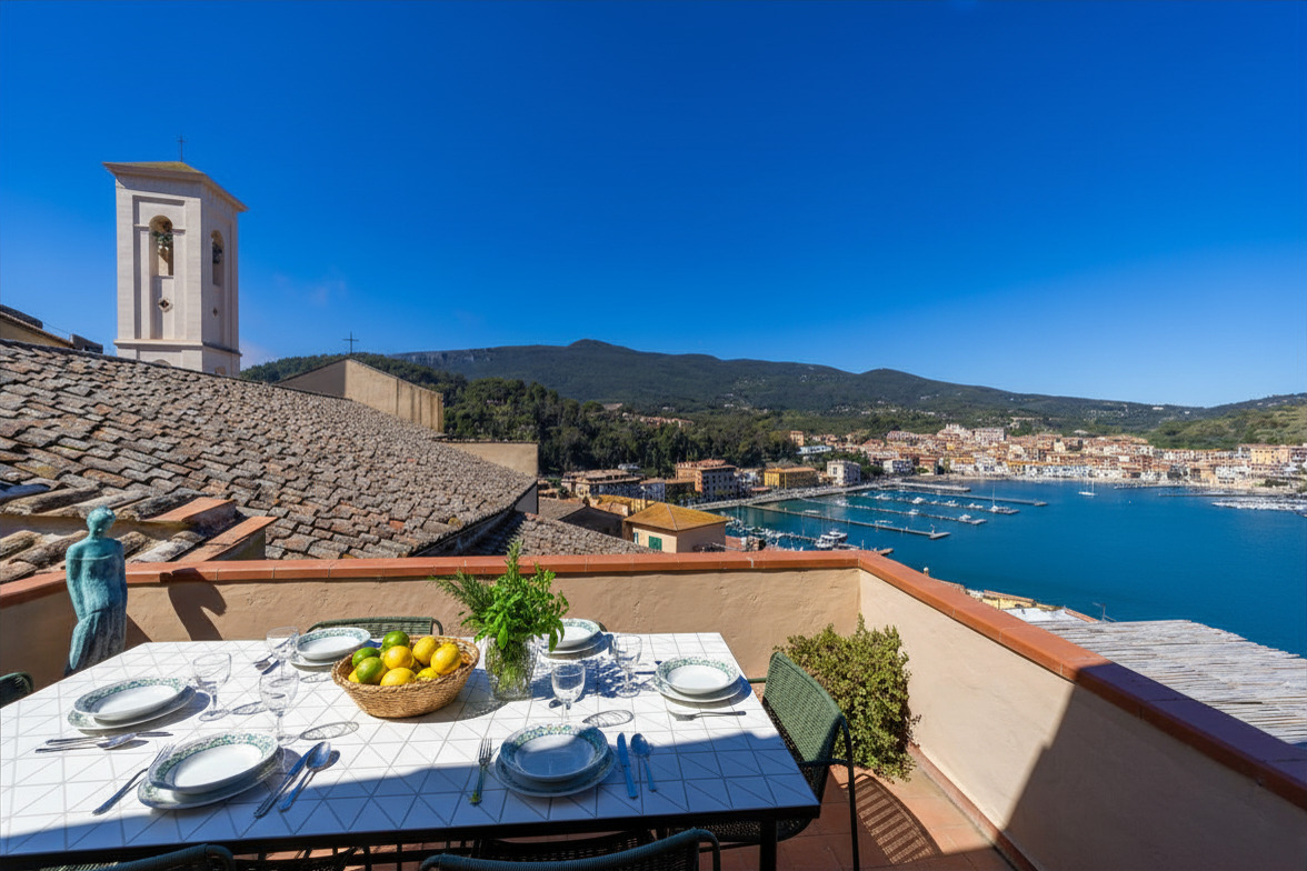 Appartamento con terrazzo in via parrocchiale 2a, Monte Argentario