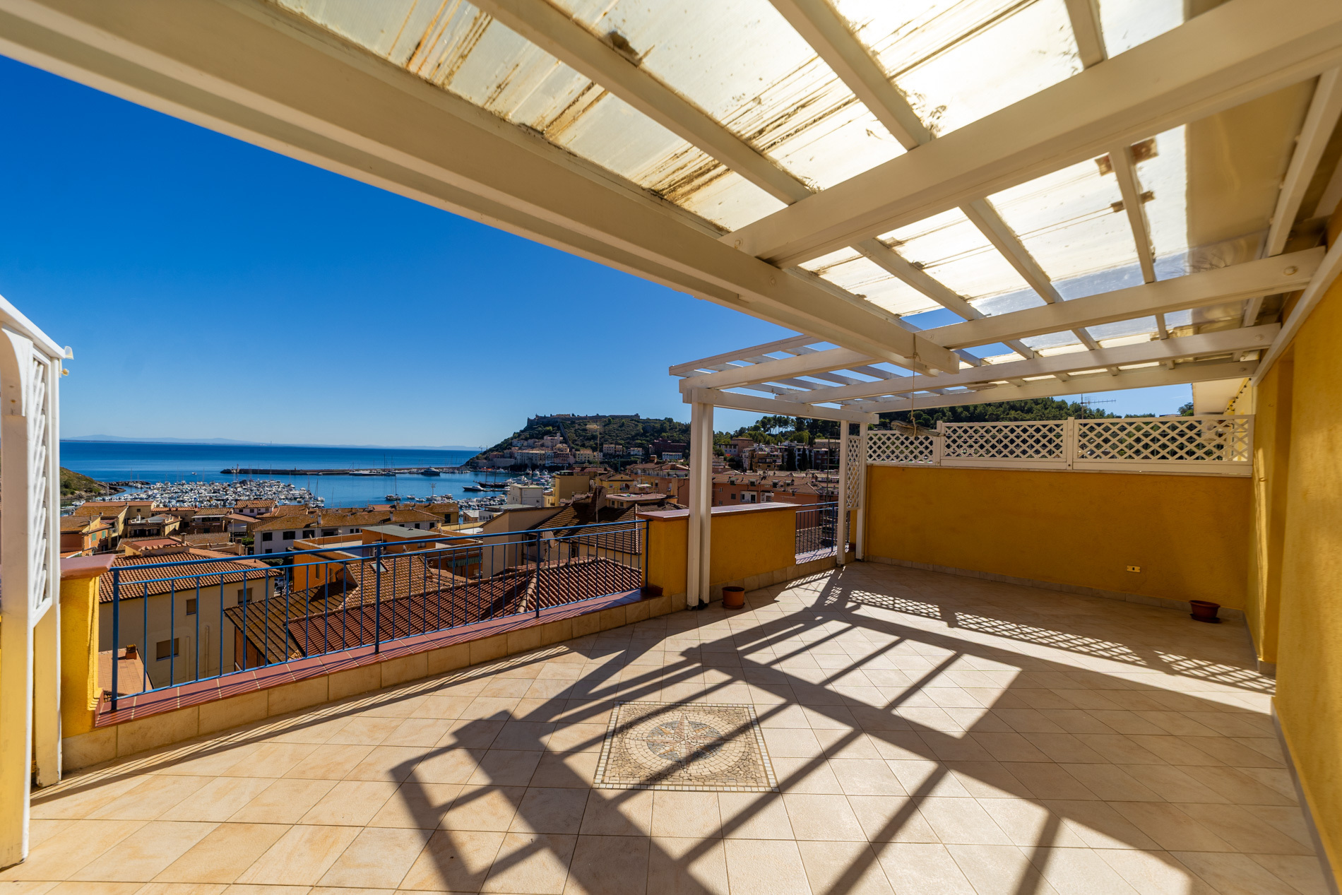 Attico con terrazzo in via della costa 41, Monte Argentario