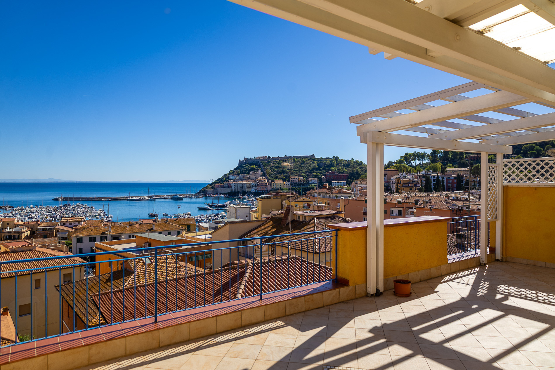 Attico con terrazzo in via della costa 41, Monte Argentario