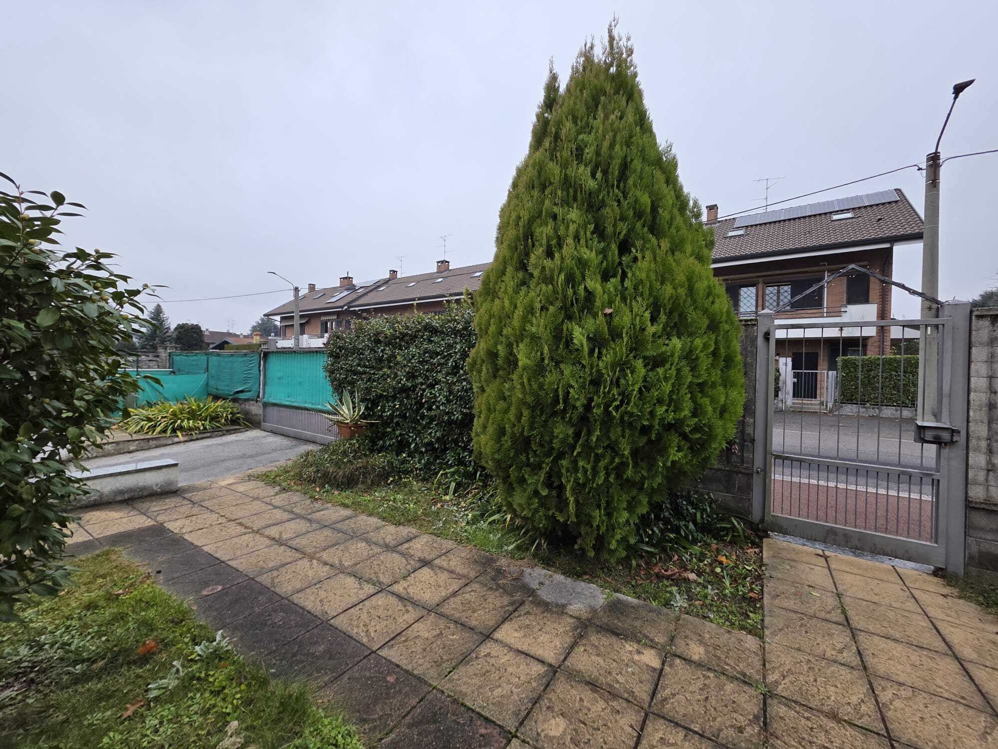 Casa indipendente in vendita in via brianza 45, Saronno