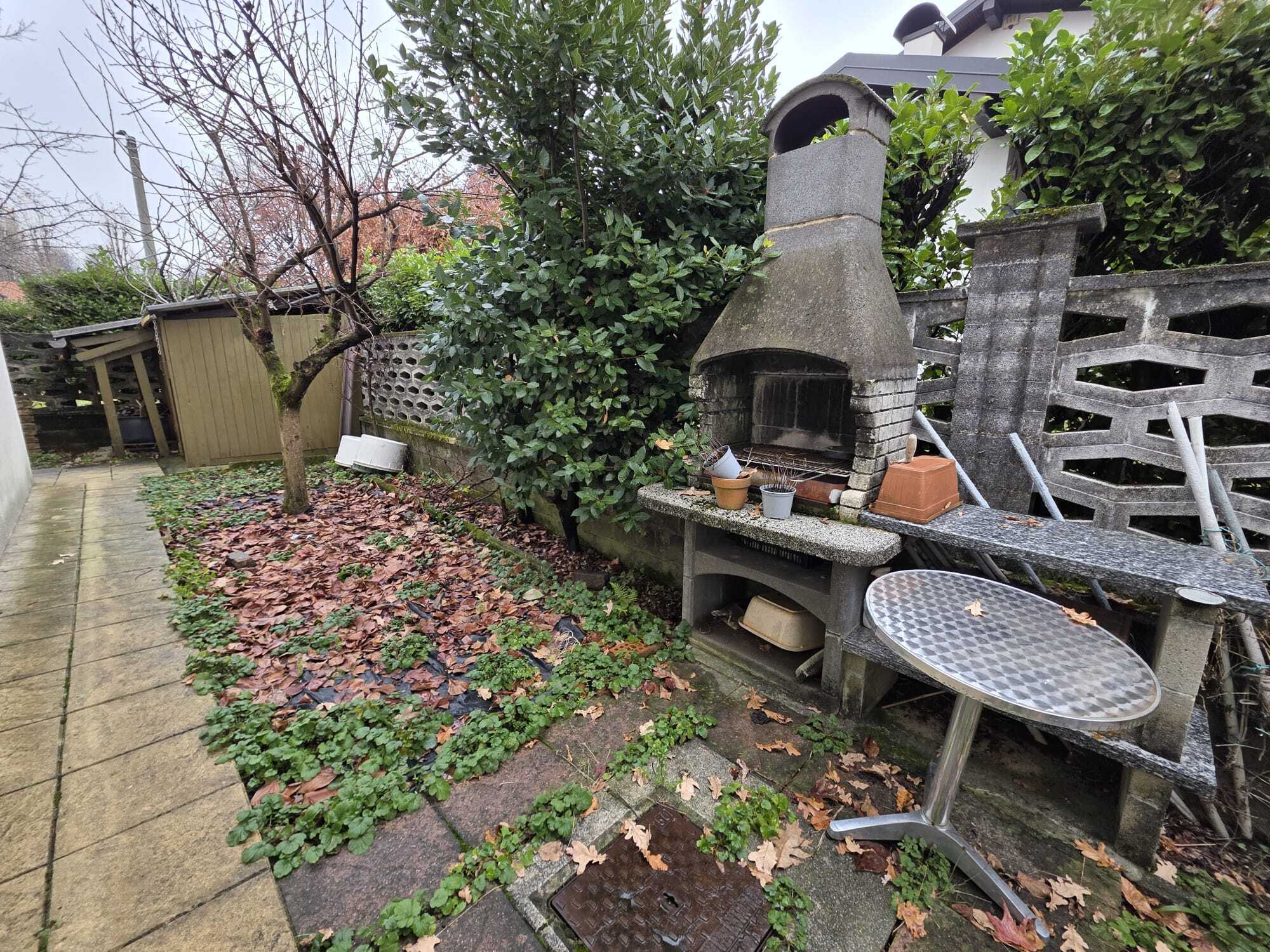 Casa indipendente in vendita in via brianza 45, Saronno