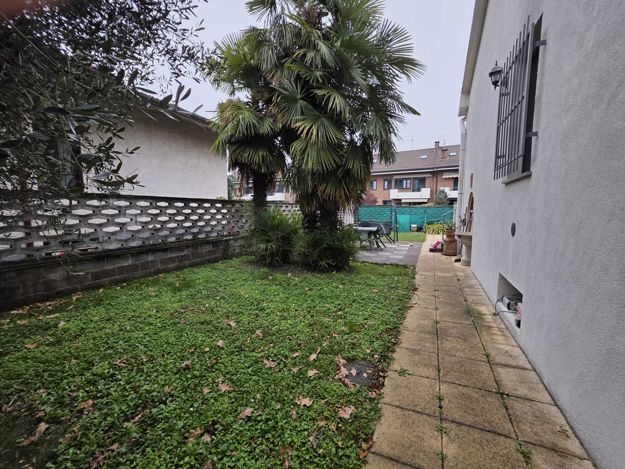 Casa indipendente in vendita in via brianza 45, Saronno