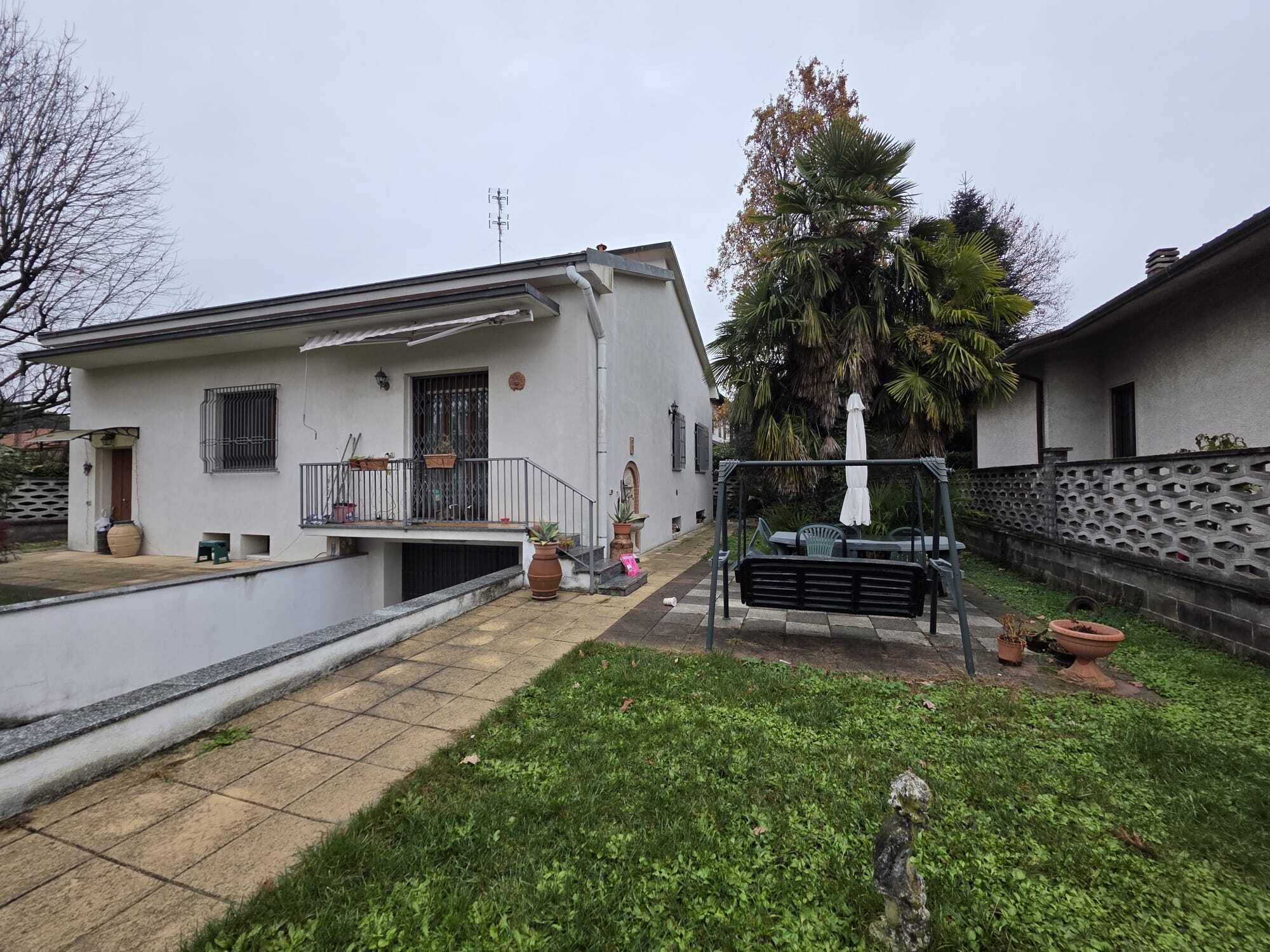 Casa indipendente in vendita in via brianza 45, Saronno