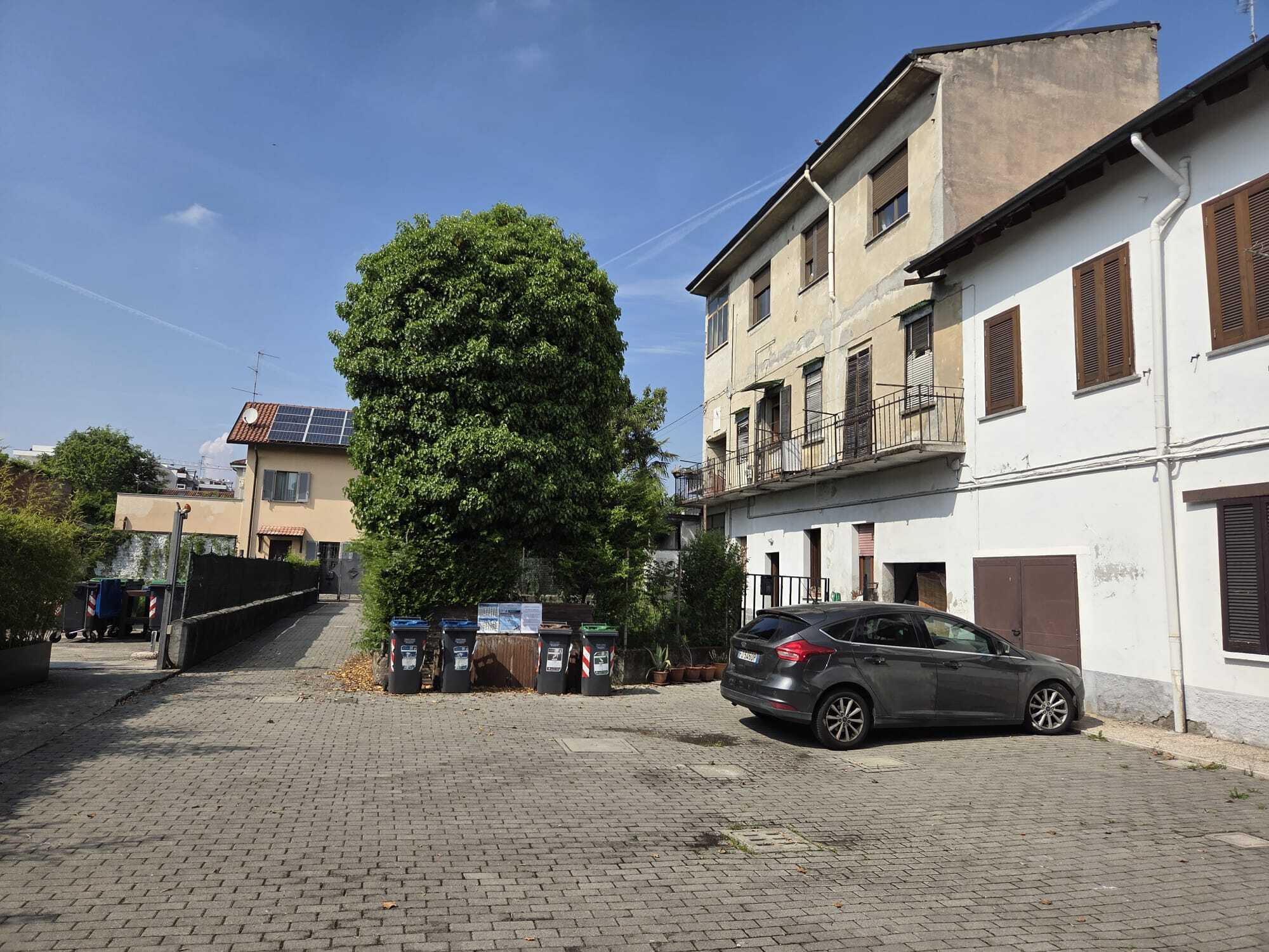 Casa indipendente da ristrutturare in via col di lana 24, Monza