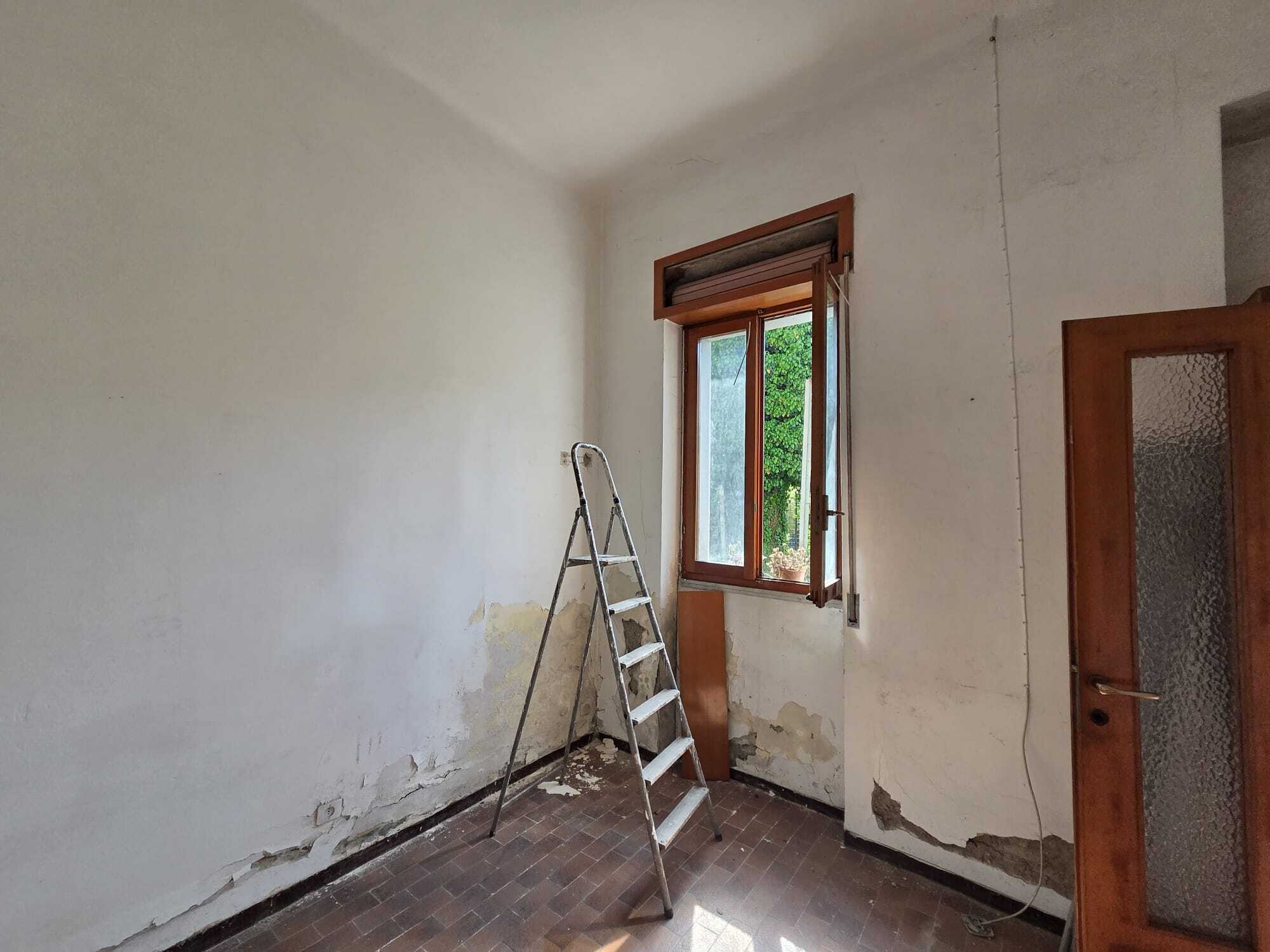 Casa indipendente da ristrutturare in via col di lana 24, Monza