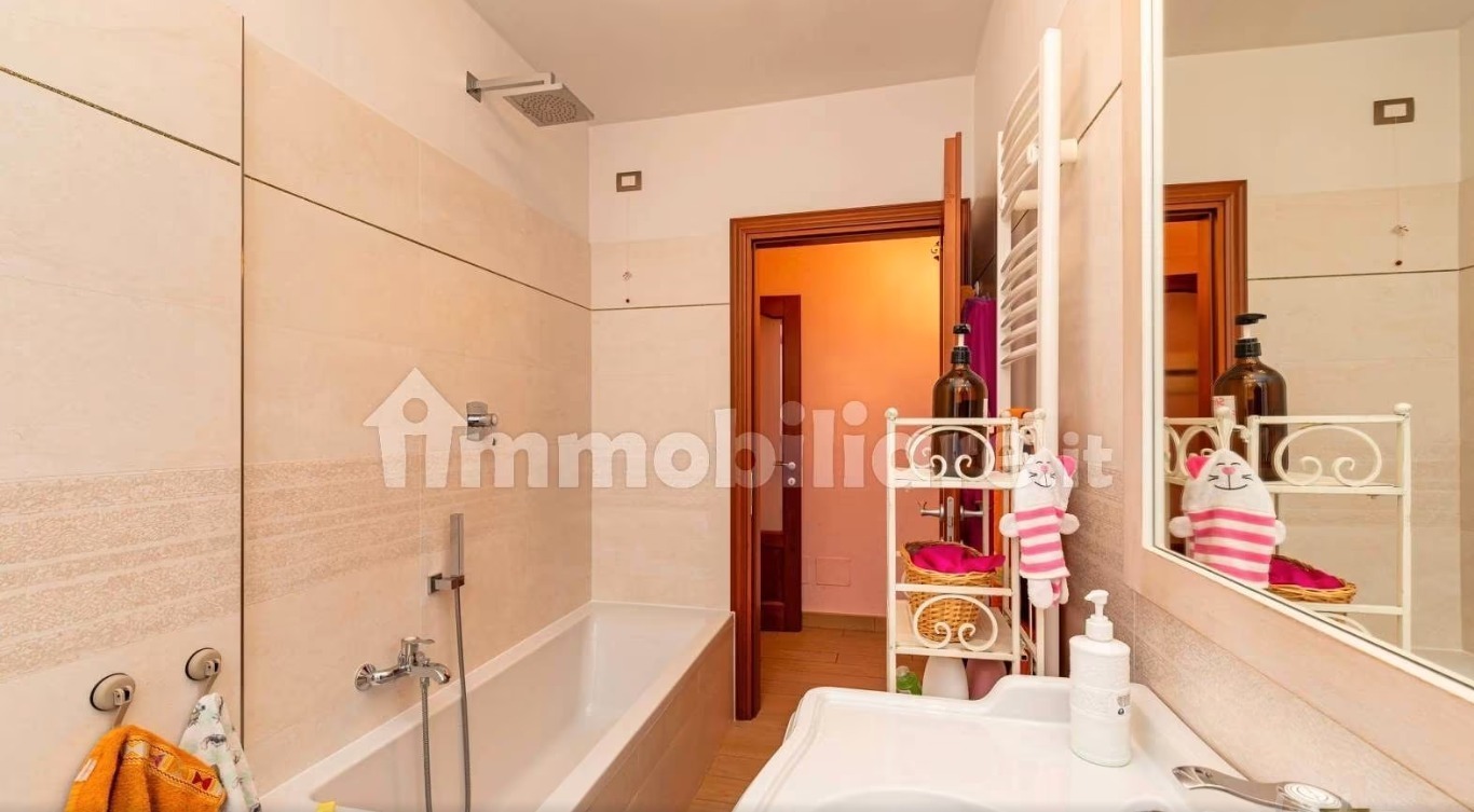 Trilocale con terrazzo in via eliseo vismara 92, Arese
