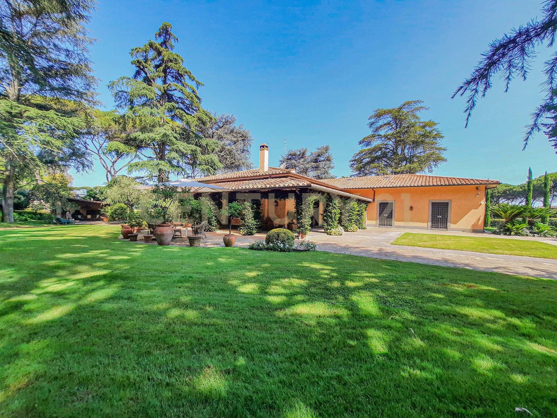 Villa con giardino in via di quarto annunziatavia di quarto annunziata, Roma