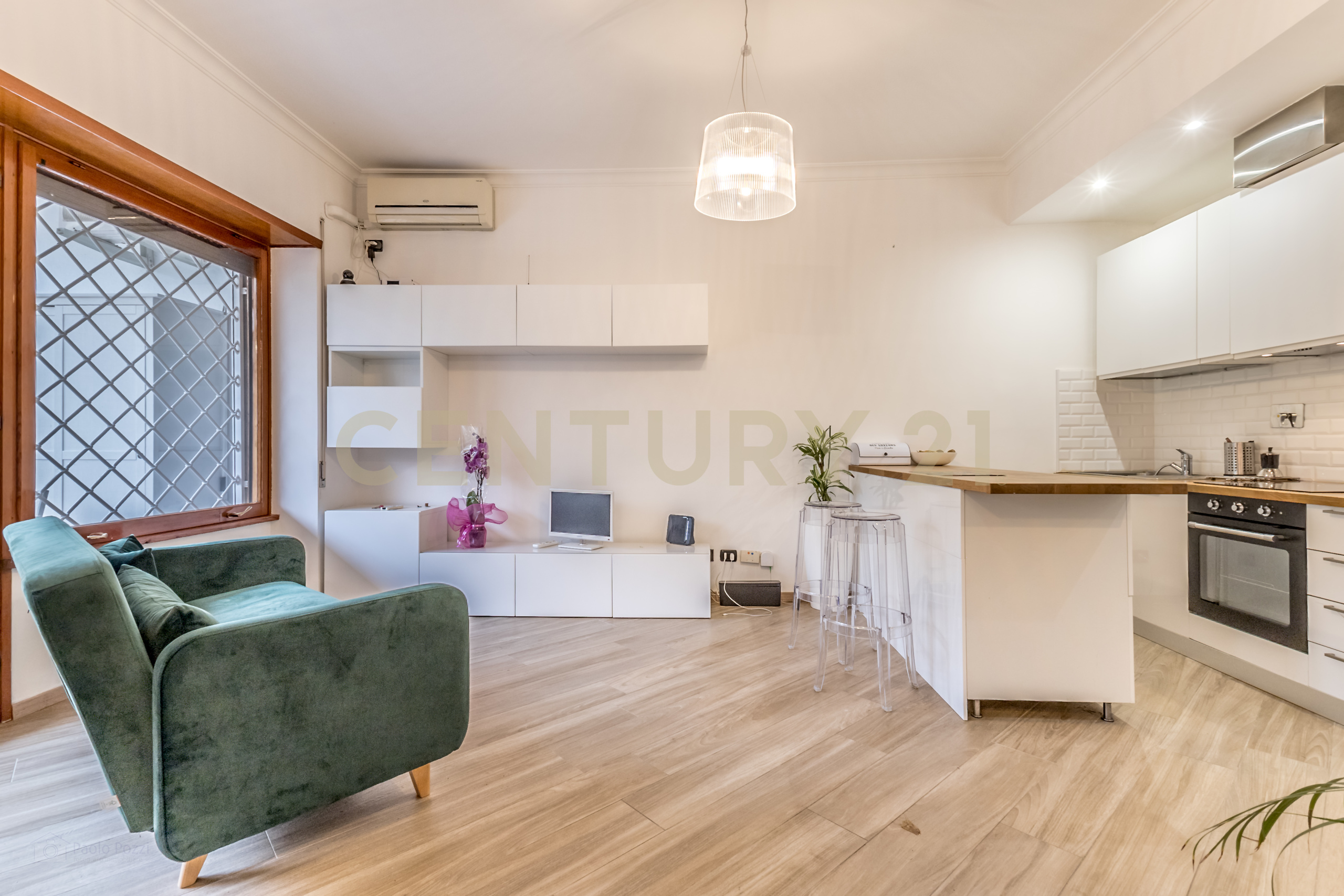 Bilocale con giardino in via tomba di nerone 14, Roma