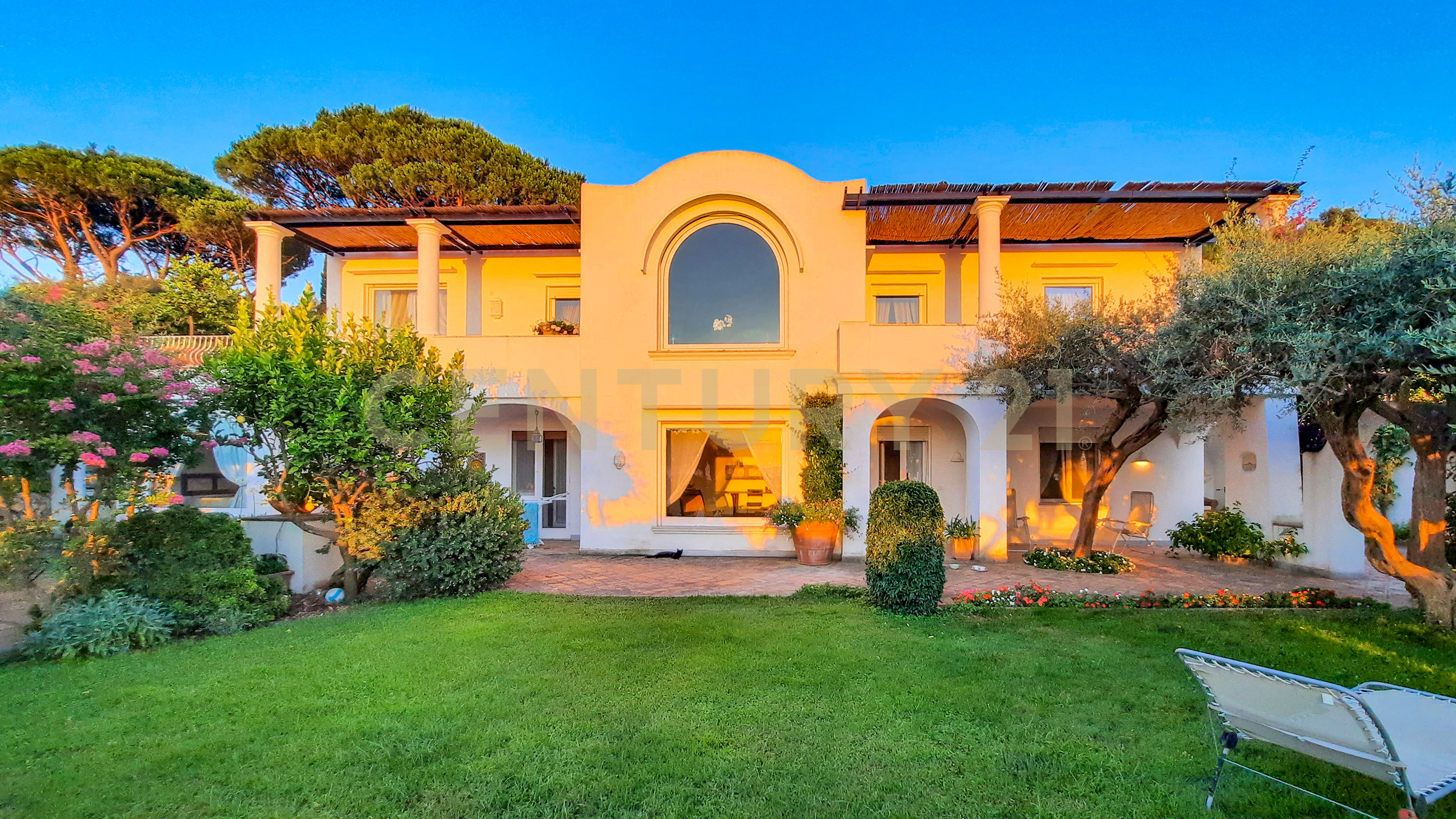 Villa con giardino in strada faro di carena 80, Anacapri