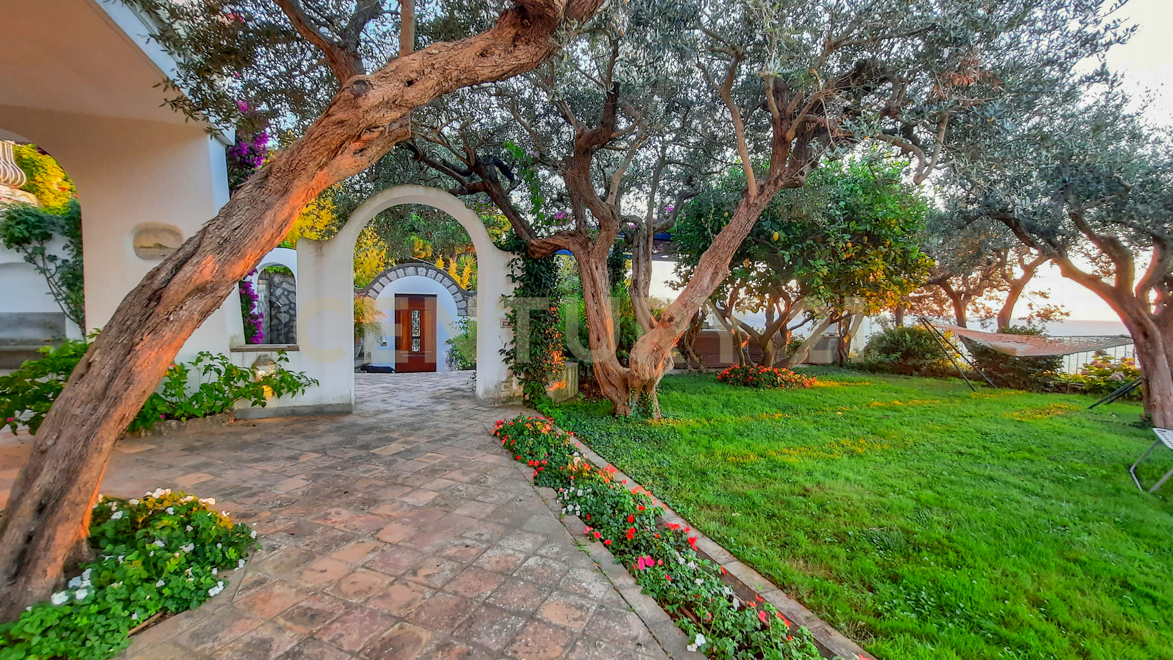 Villa con giardino in strada faro di carena 80, Anacapri