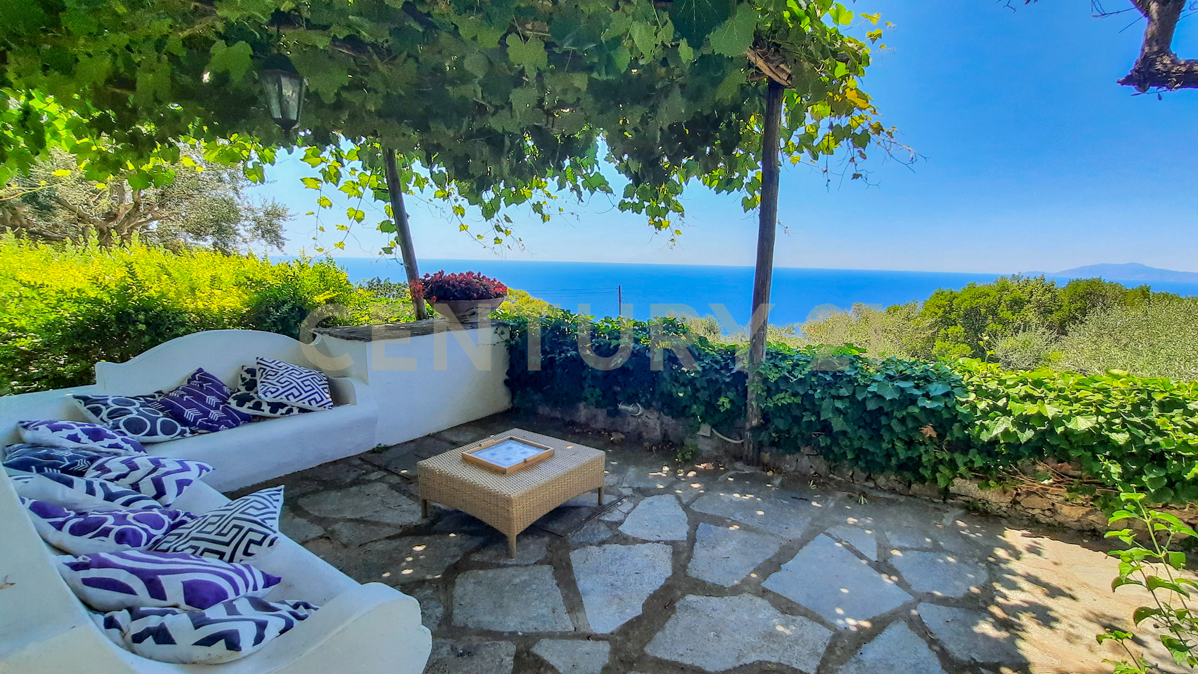 Villa con giardino in strada faro di carena 80, Anacapri