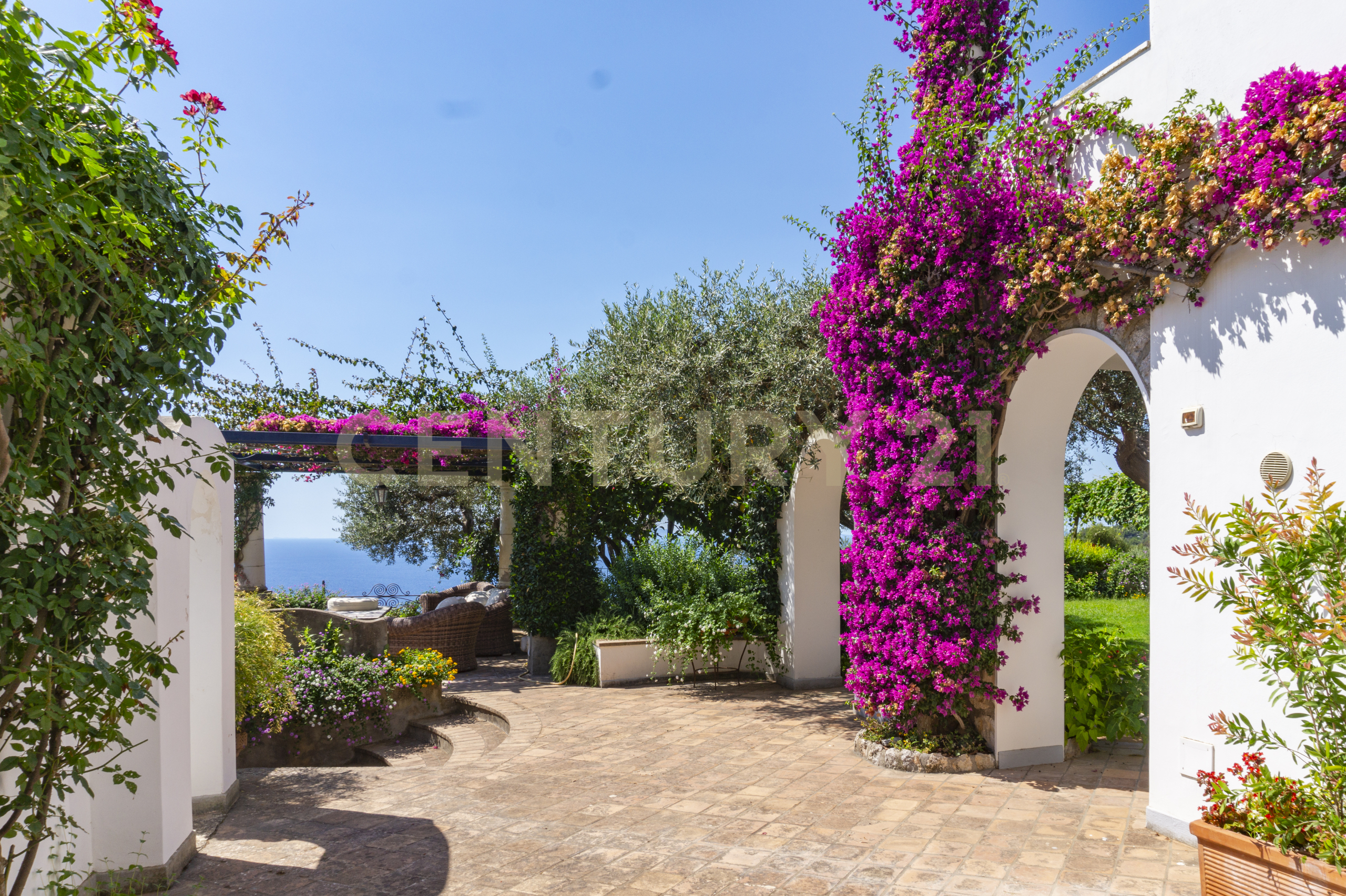 Villa con giardino in strada faro di carena 80, Anacapri