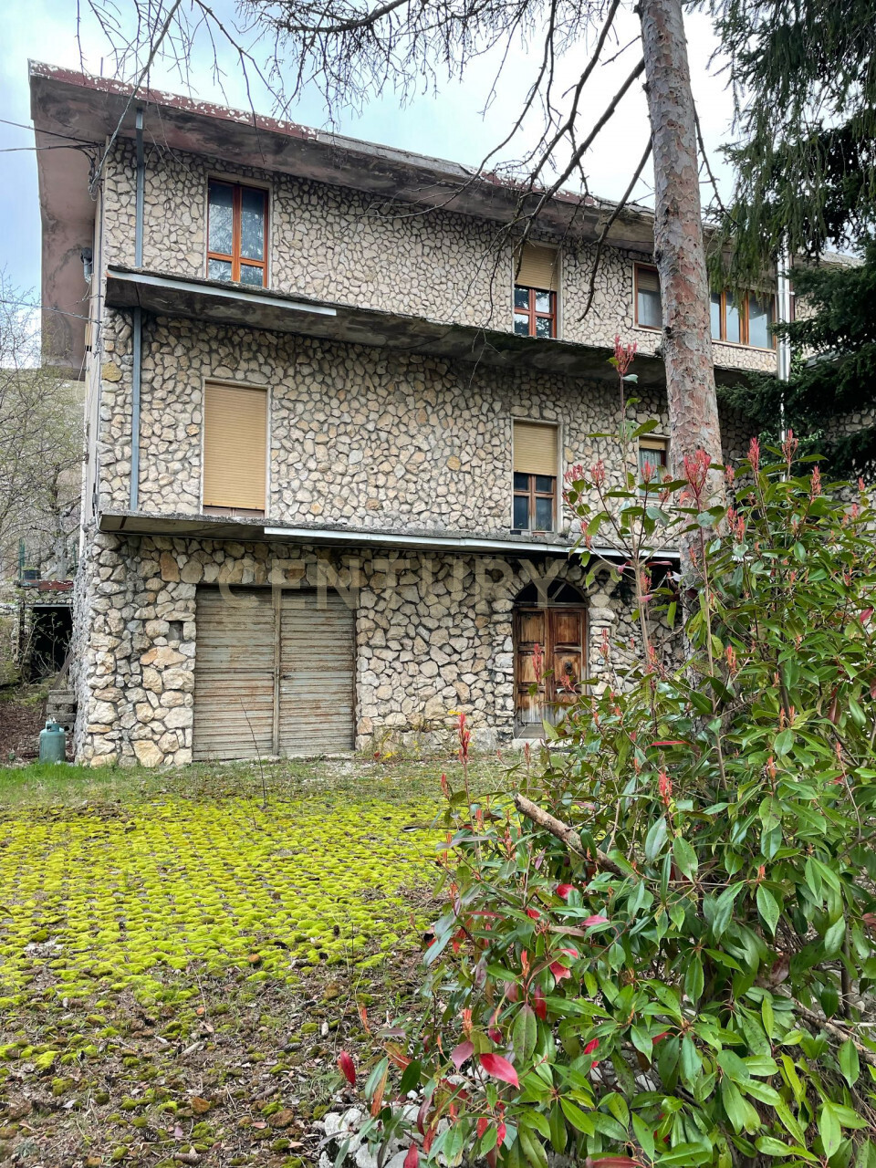 Stabile/Palazzo con giardino in aschi, Ortona dei Marsi