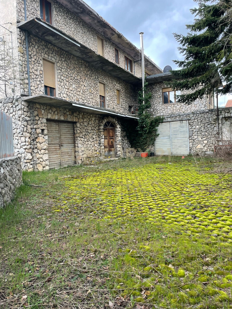 Stabile/Palazzo con giardino in aschi, Ortona dei Marsi