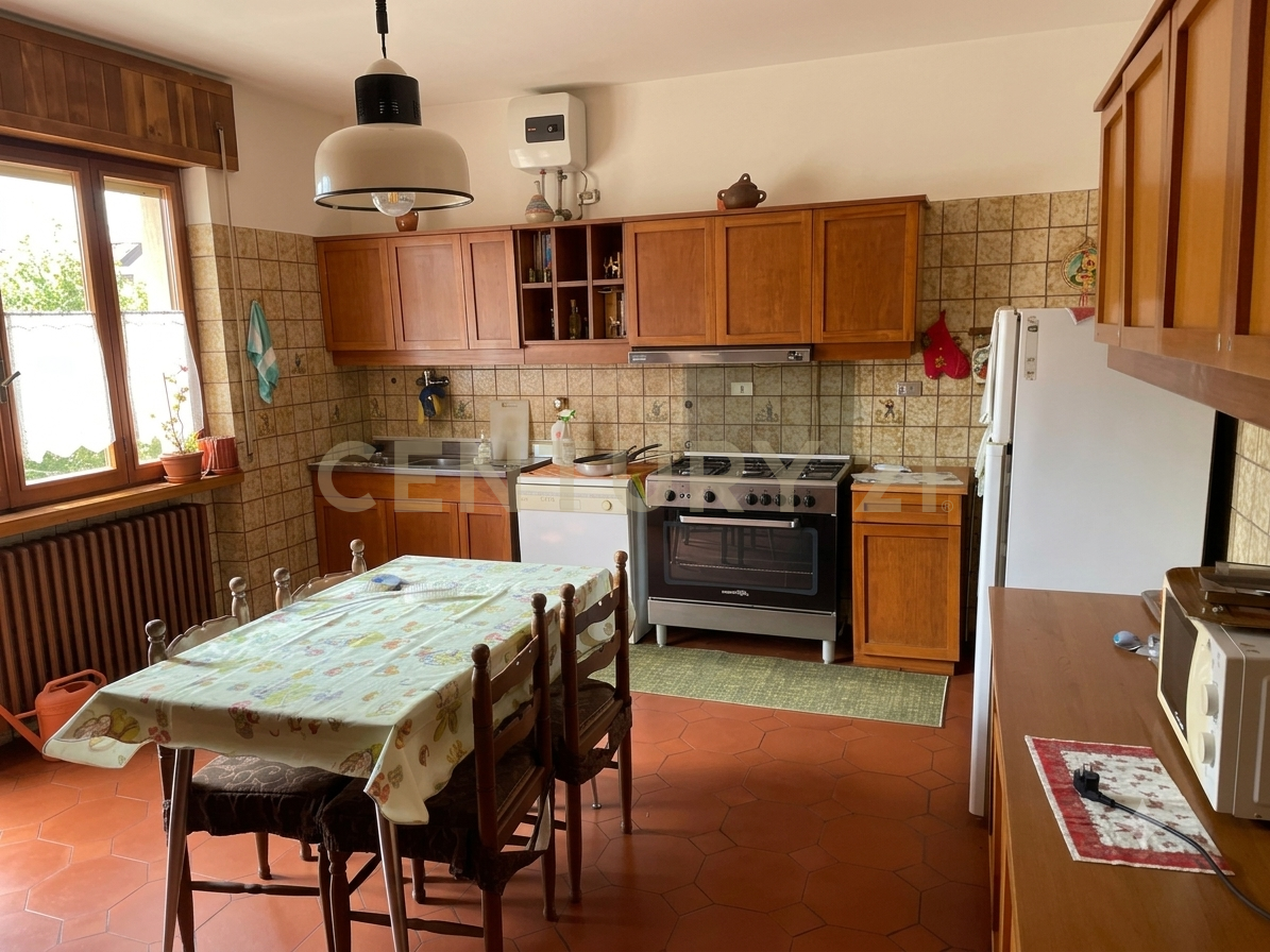 Stabile/Palazzo con giardino in aschi, Ortona dei Marsi