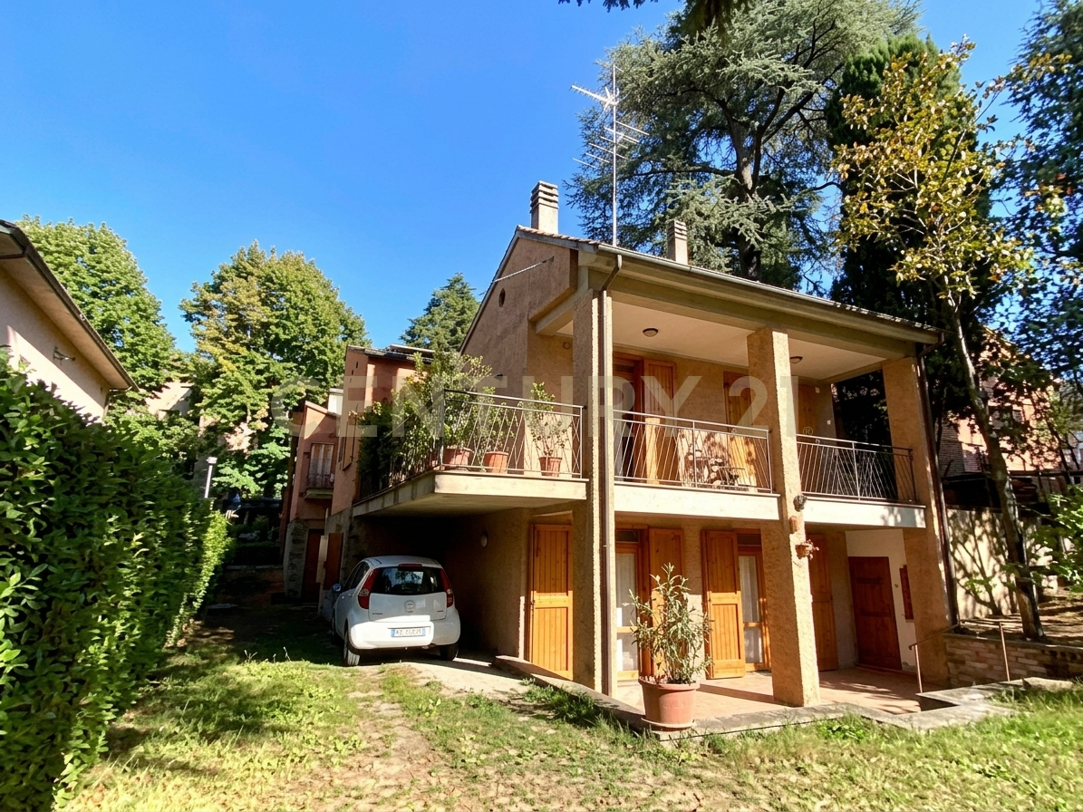 Stabile/Palazzo con giardino in via cassia 43, Acquapendente