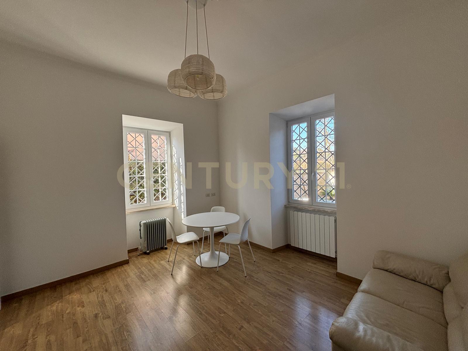 Trilocale in affitto in via di casal selce 525, Roma