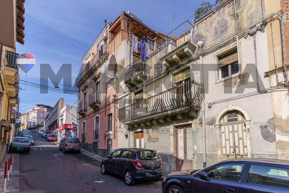Casa indipendente da ristrutturare in via indoratore 8, Catania