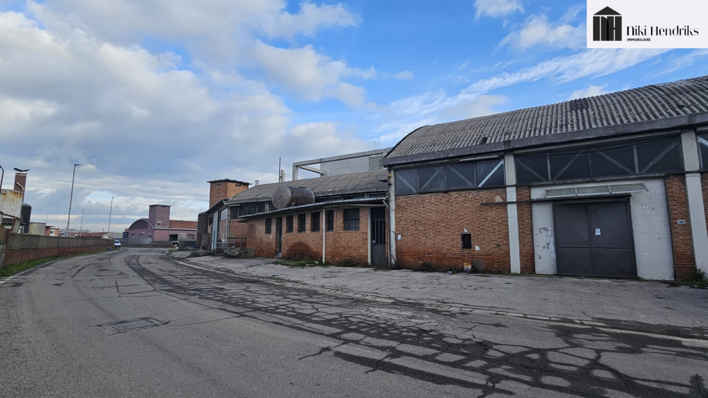 Capannone da ristrutturare a Santa Croce sull'Arno