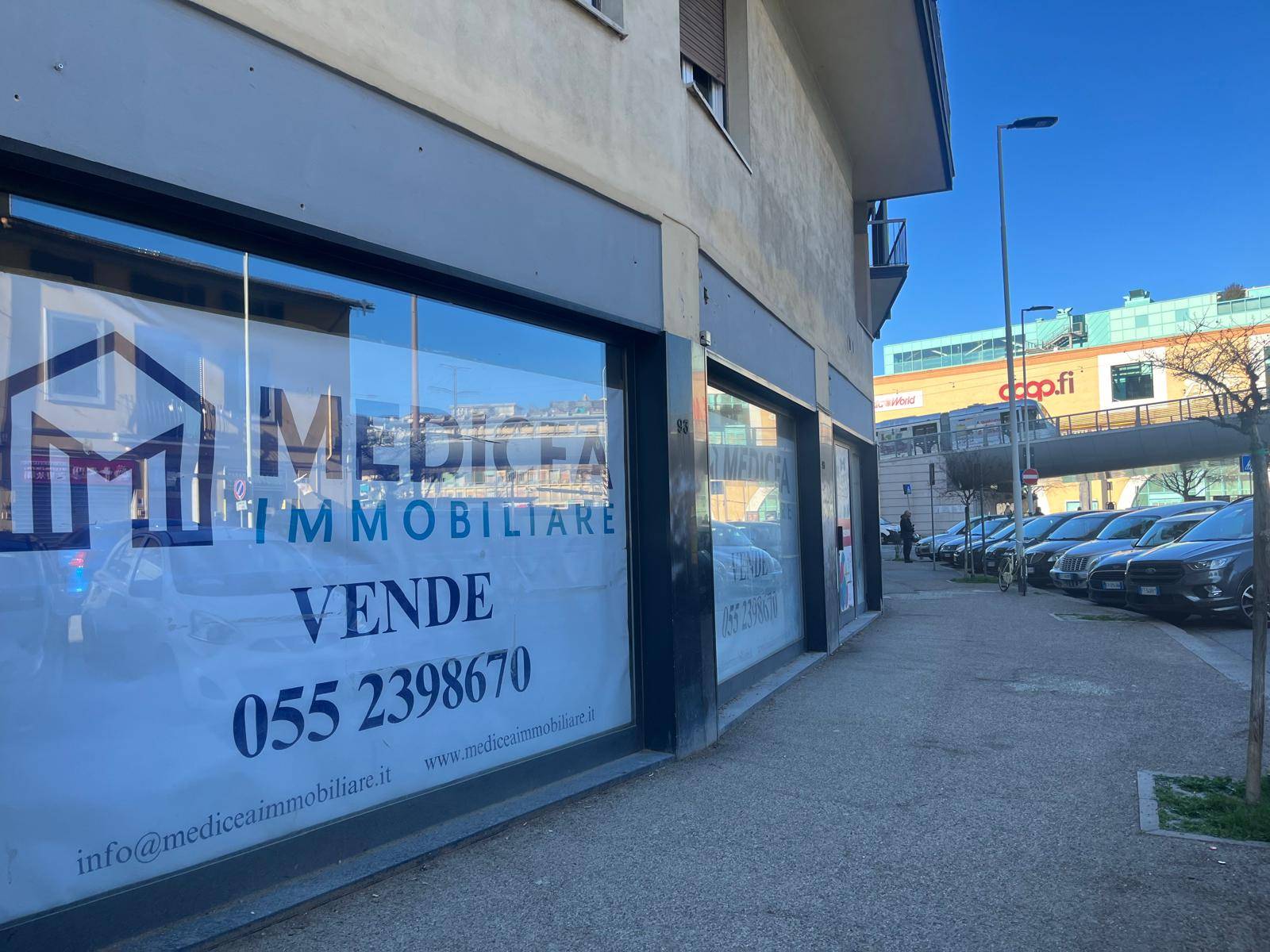 Locale commerciale in vendita a Firenze, Novoli