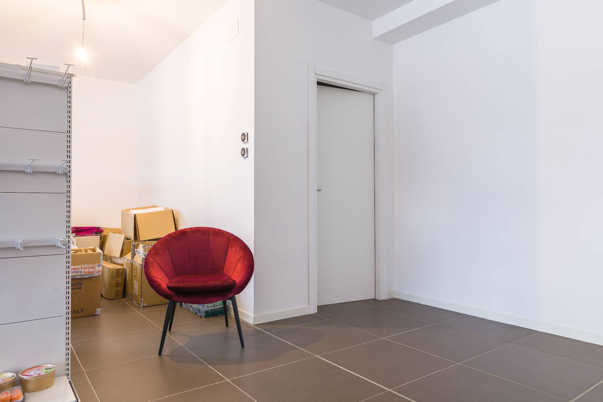 Studio/Ufficio in vendita a Prato, Macrolotto