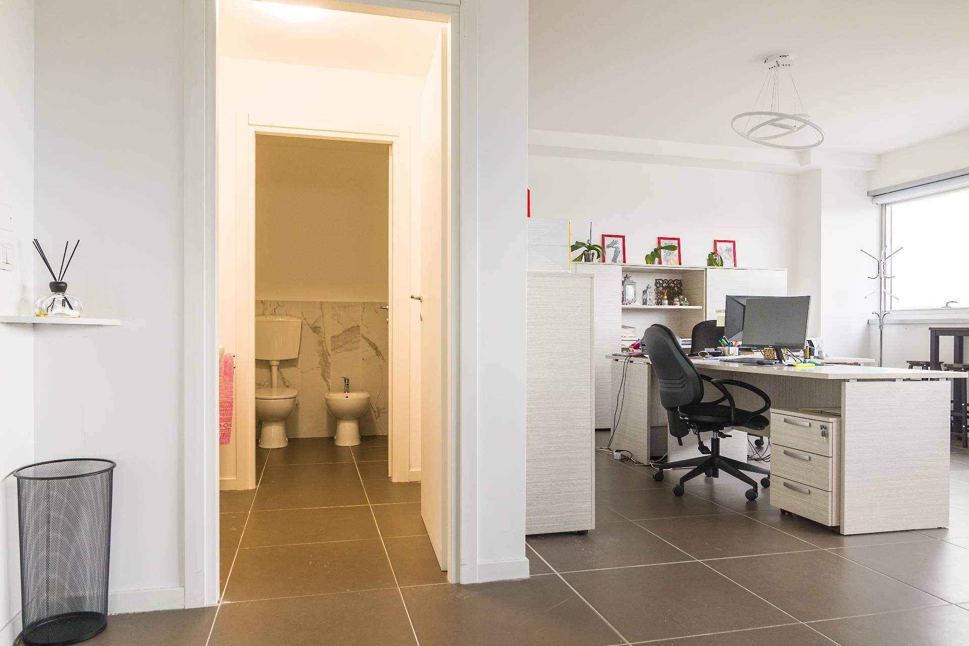 Studio/Ufficio in vendita a Prato, Macrolotto