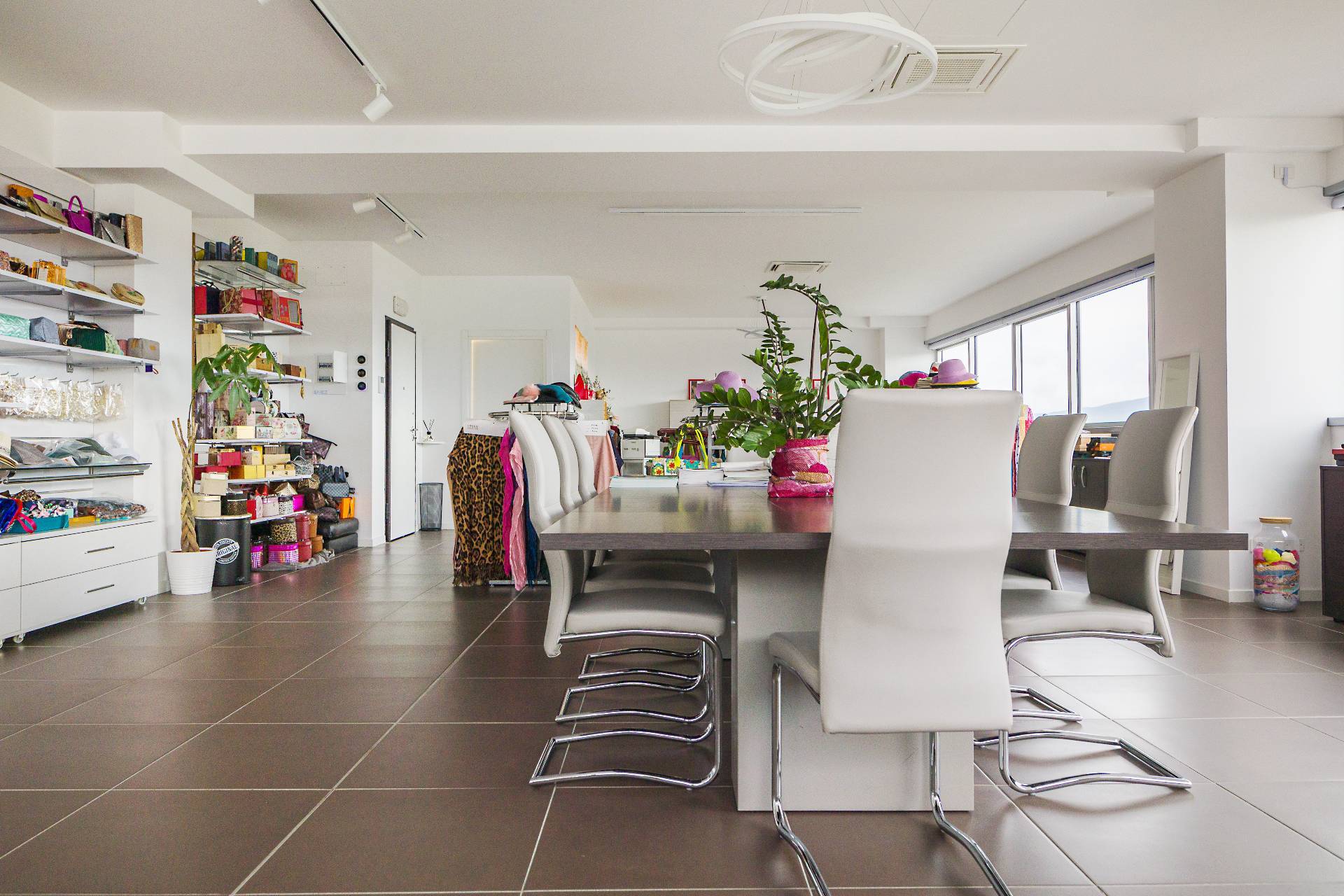 Studio/Ufficio in vendita a Prato, Macrolotto