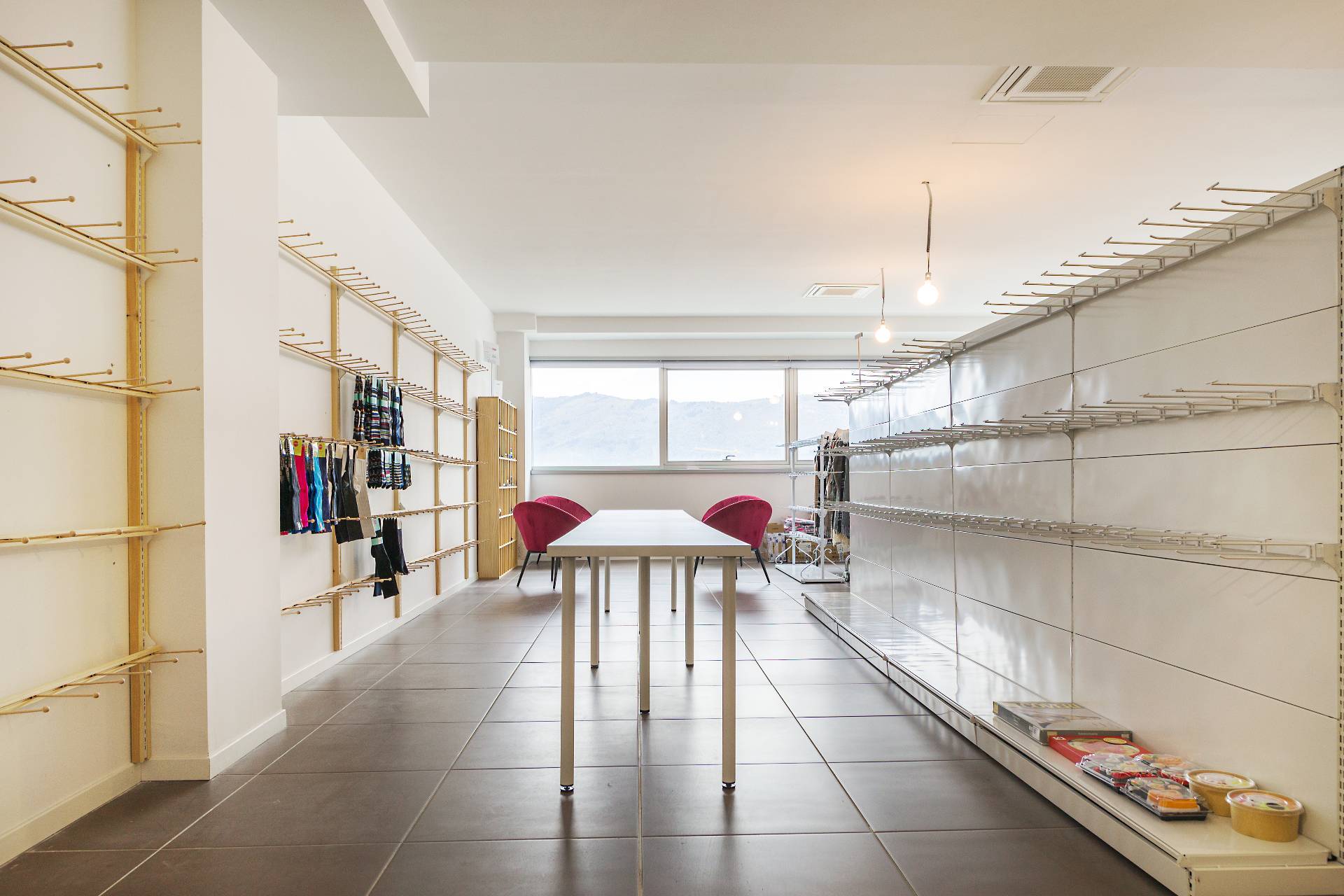 Studio/Ufficio in vendita a Prato, Macrolotto