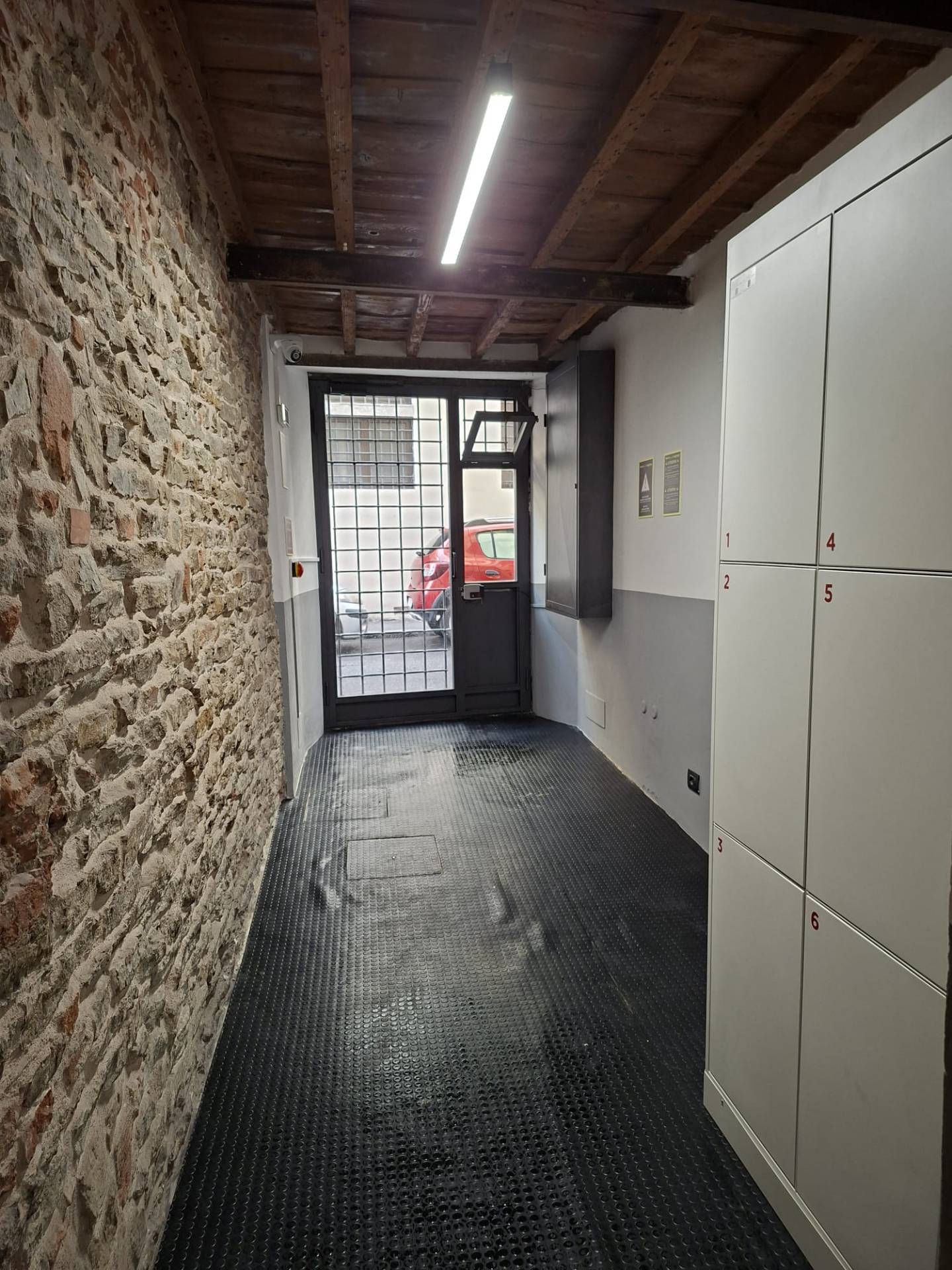 Attivit commerciale in vendita a Firenze, San Frediano