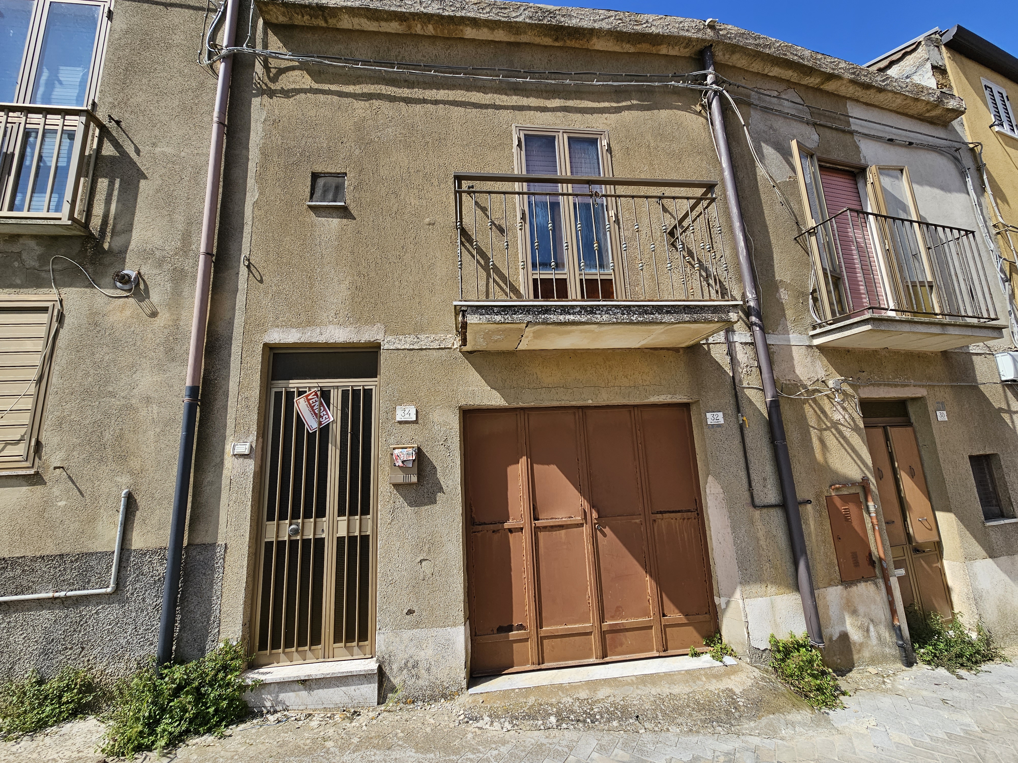 Casa indipendente con box a Enna