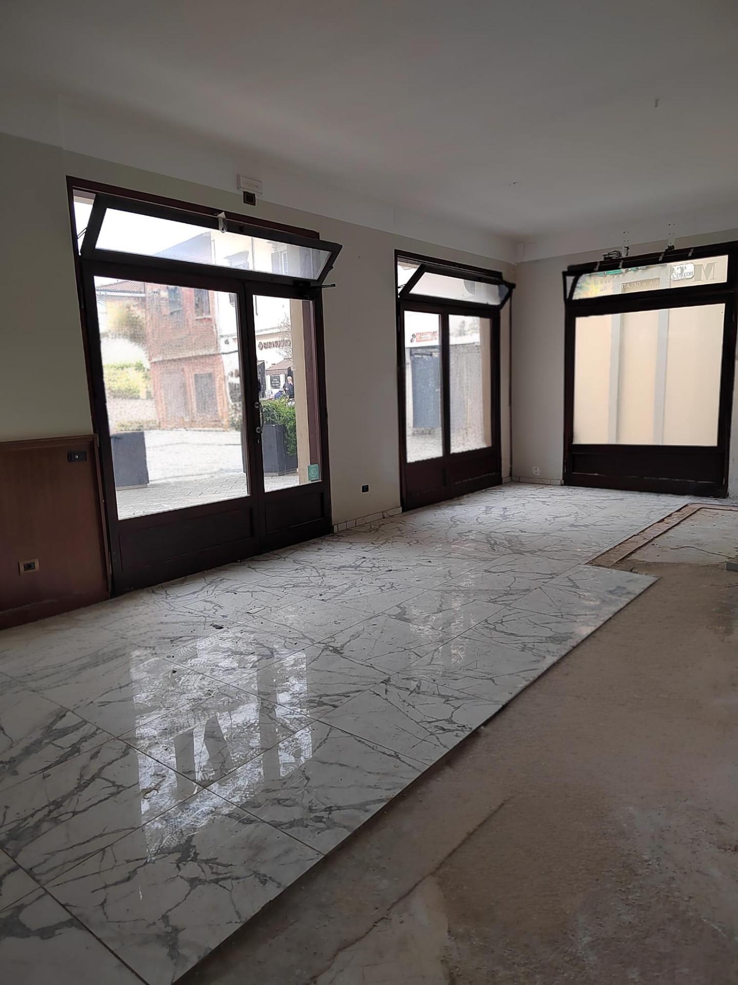 Locale commerciale in affitto a Fucecchio