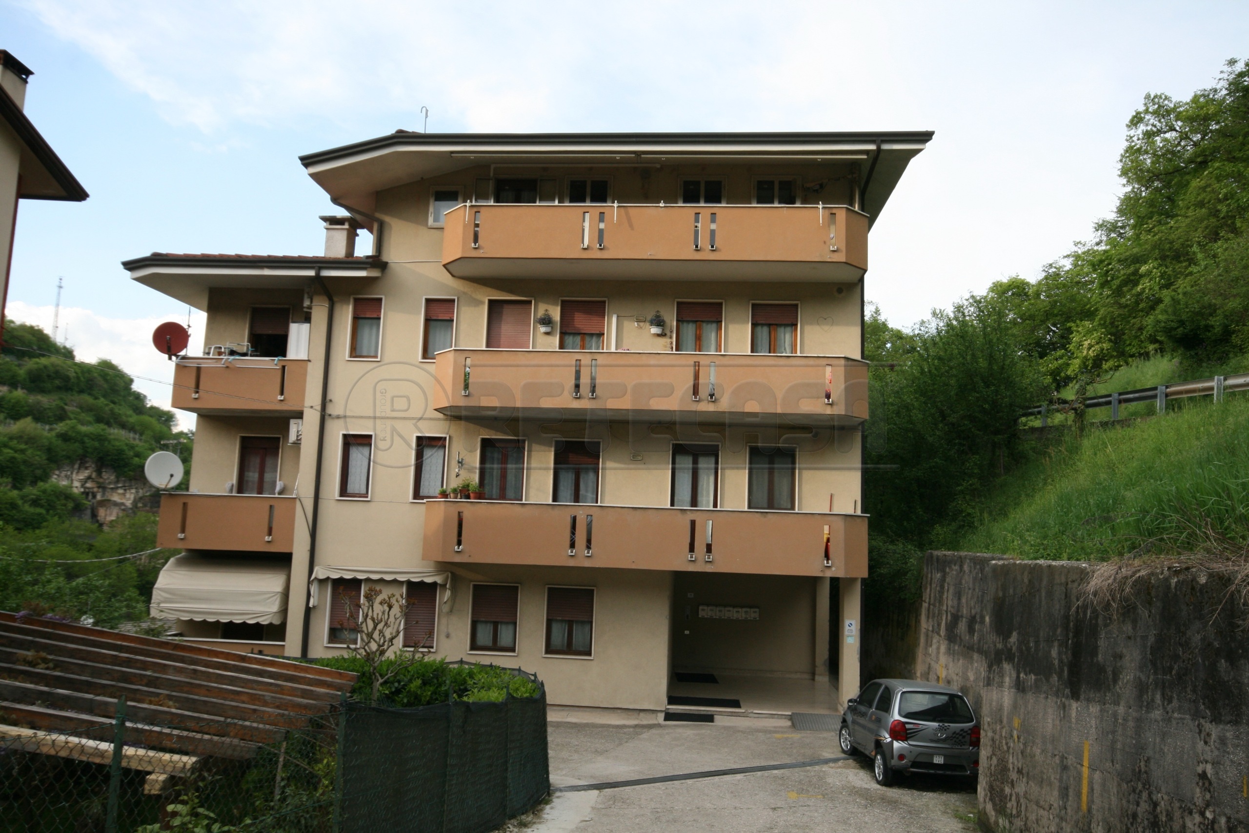 Appartamento con box doppio in via campanile 11, Chiampo