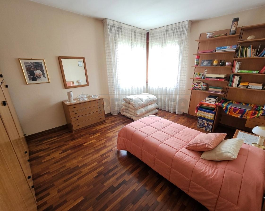 Villa con giardino in via camillo cavour 95, Arzignano