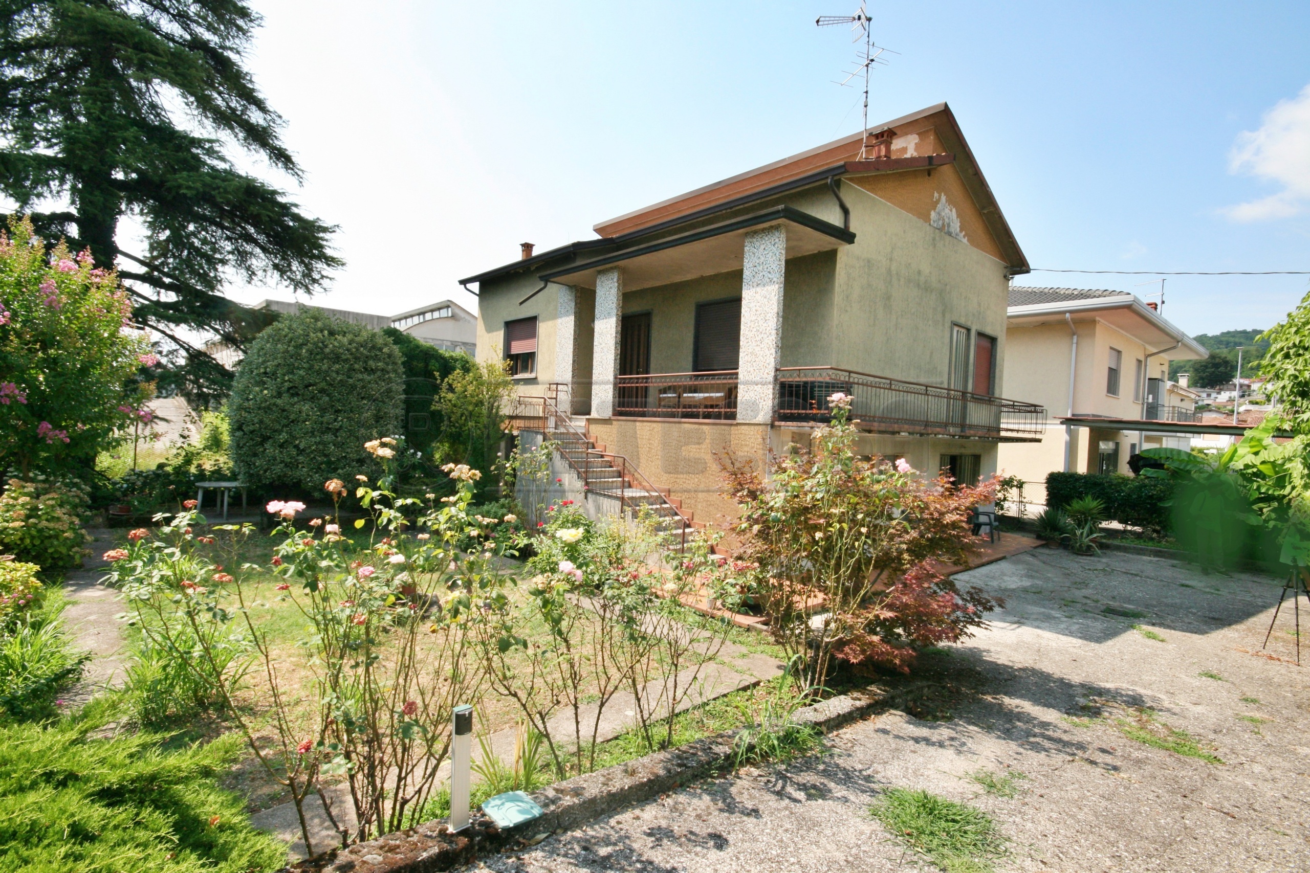 Villa con giardino in via valle 54, Arzignano
