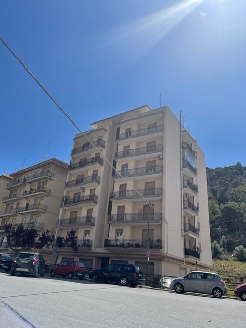 Appartamento da ristrutturare in viale medaglie d'oro, Modica