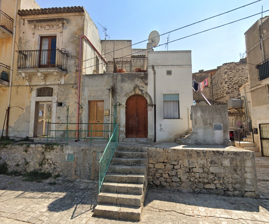 Casa indipendente con terrazzo in via libert 8/1, Scicli