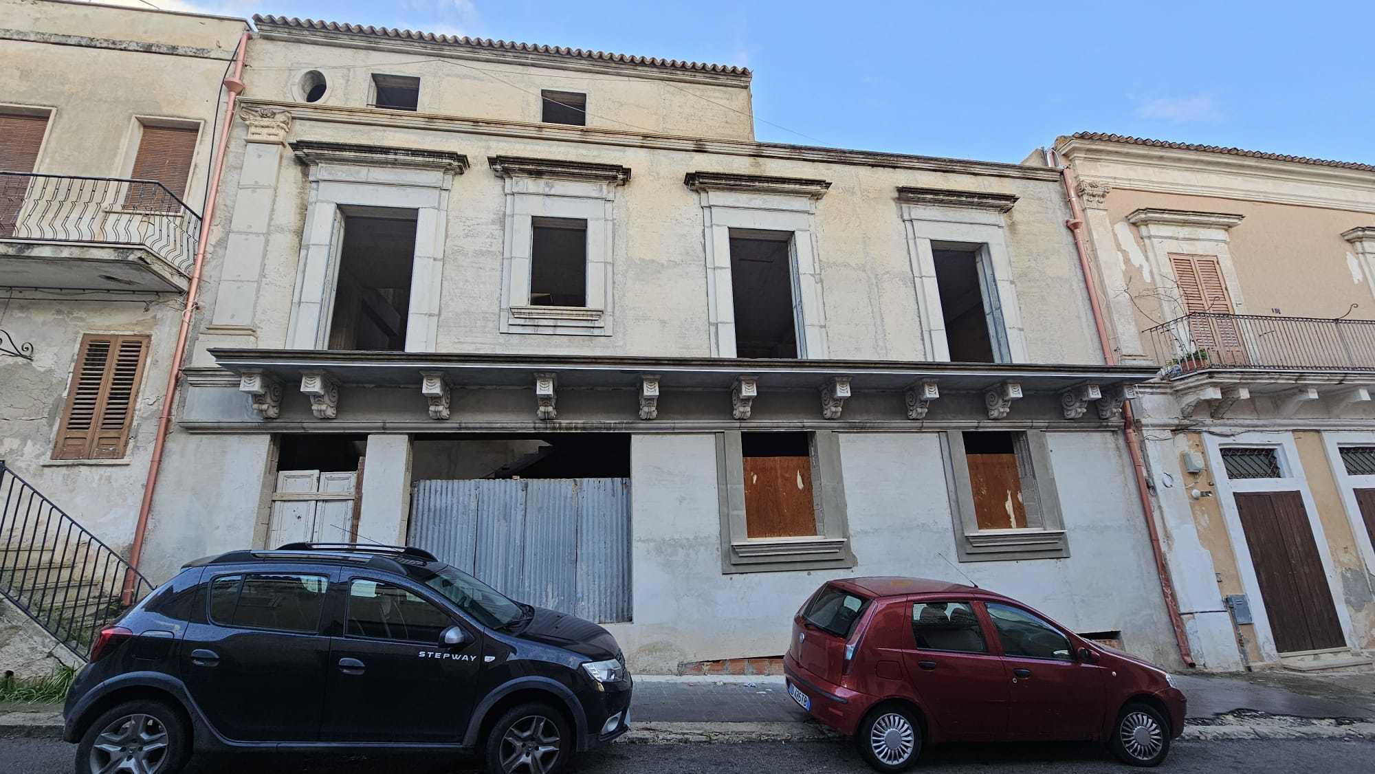 Casa indipendente con terrazzo in via masaniello 131, Ispica